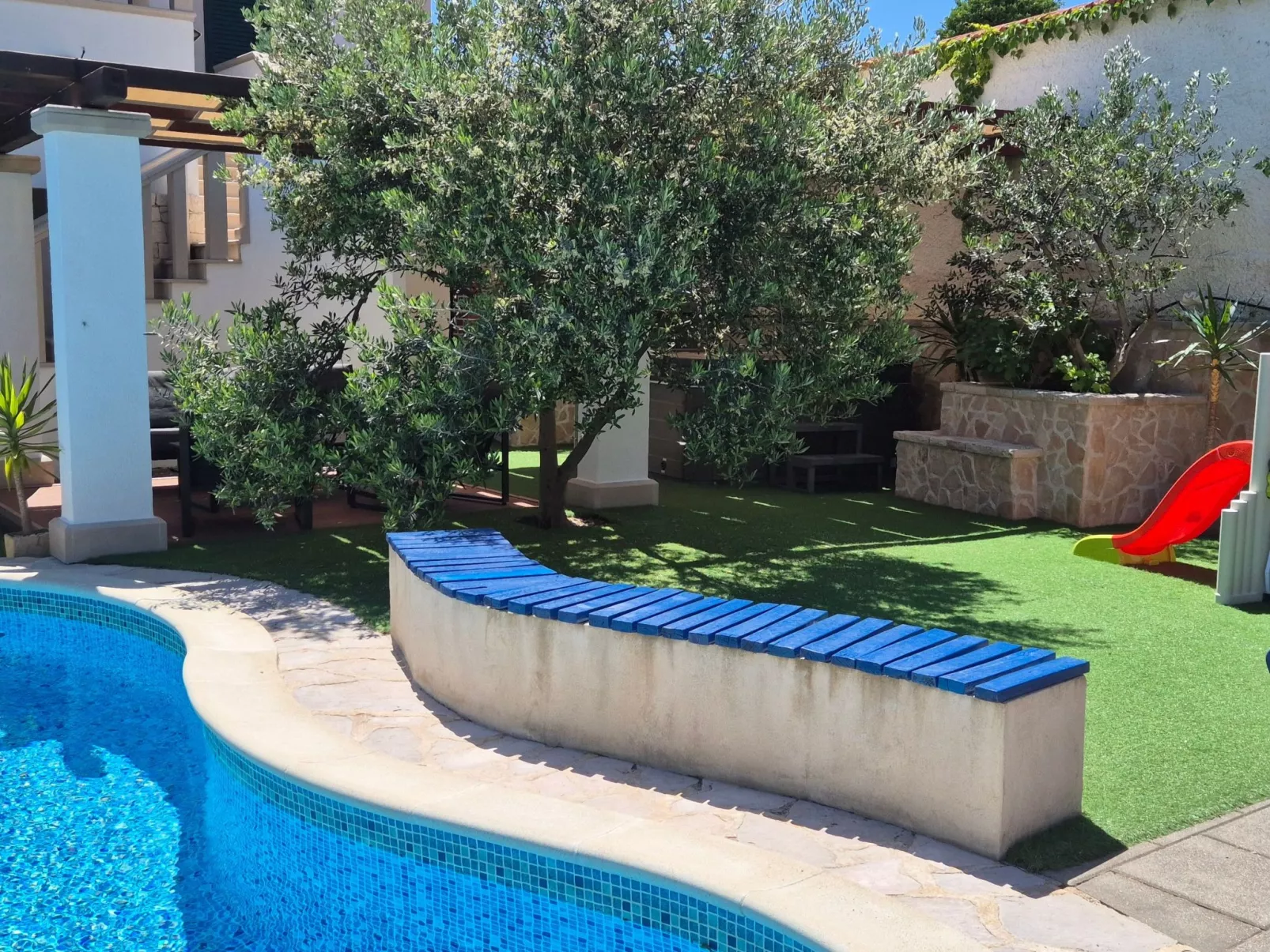 Komfortables Haus in Selca mit privatem Parkplatz-Draußen