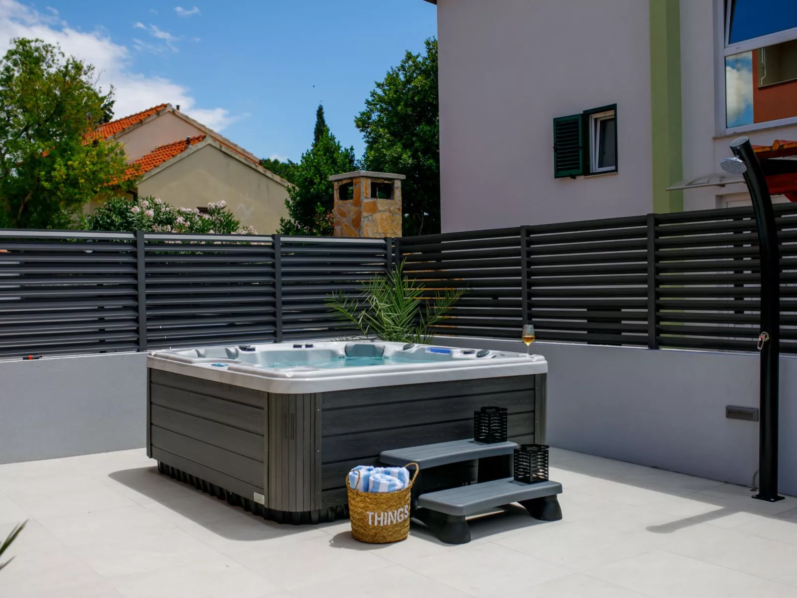 "Villa Tango2" mit Blick auf das Wasser-Draußen