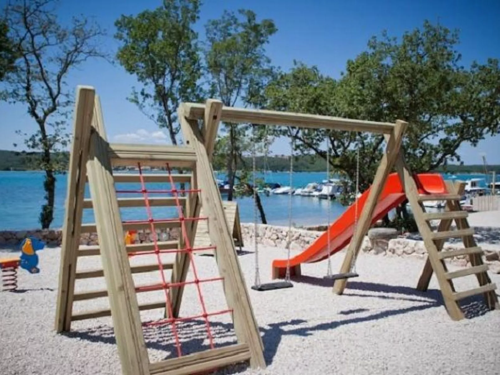 Große Wohnung in Klimno mit Möbliertem Balkon-Dehors