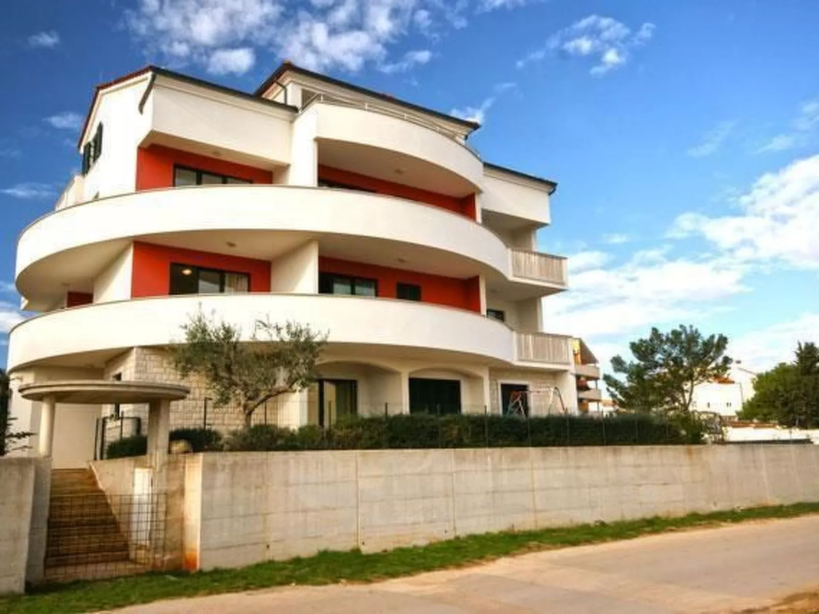 Moderne Ferienwohnung mit Balkonen mit Meerblick-Dehors