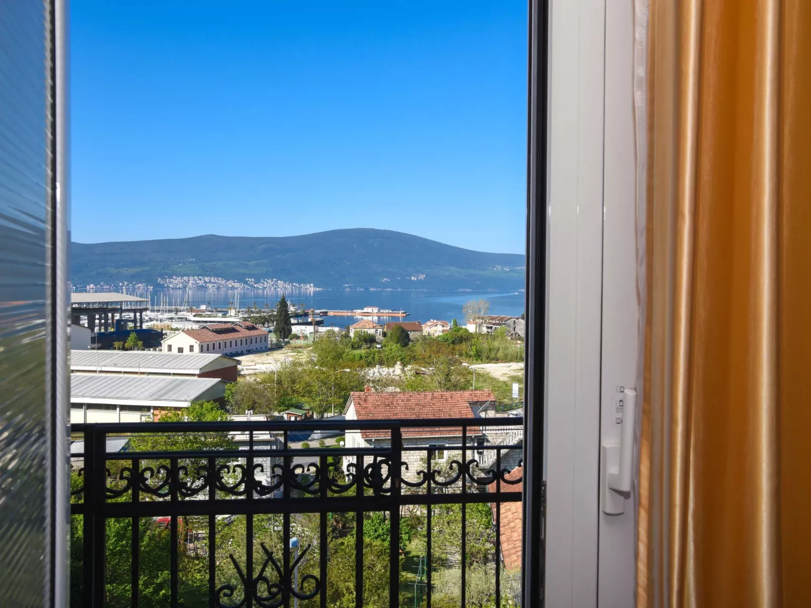 Wohnung mit Dachterrasse-Dehors