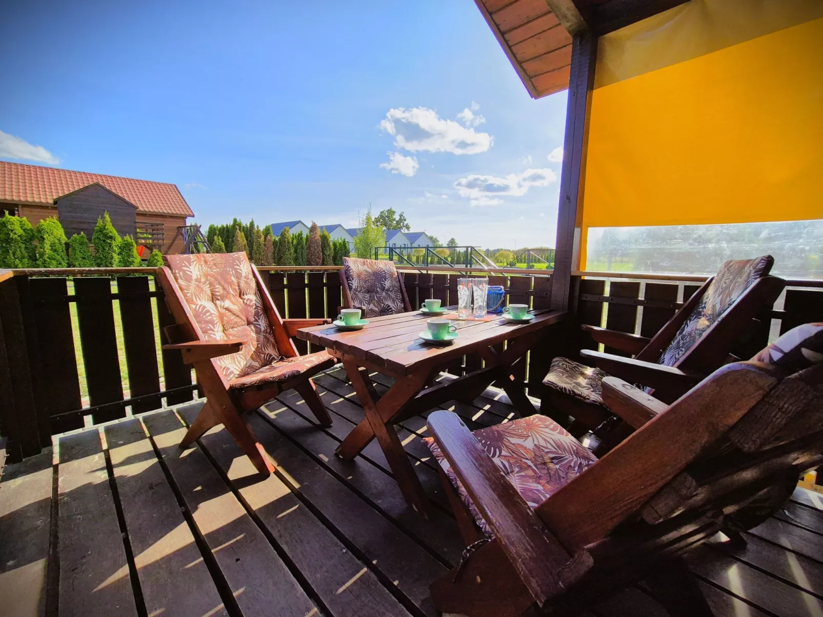 Mit gemeinschaftlichem Pool-Draußen