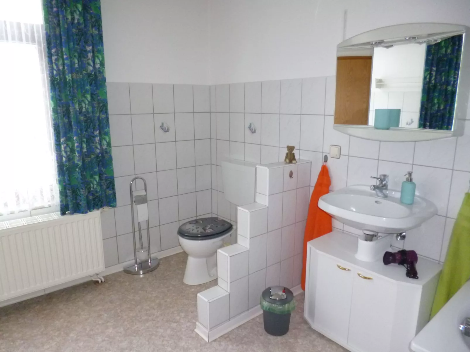 Im Vierseitenhof-Drinnen