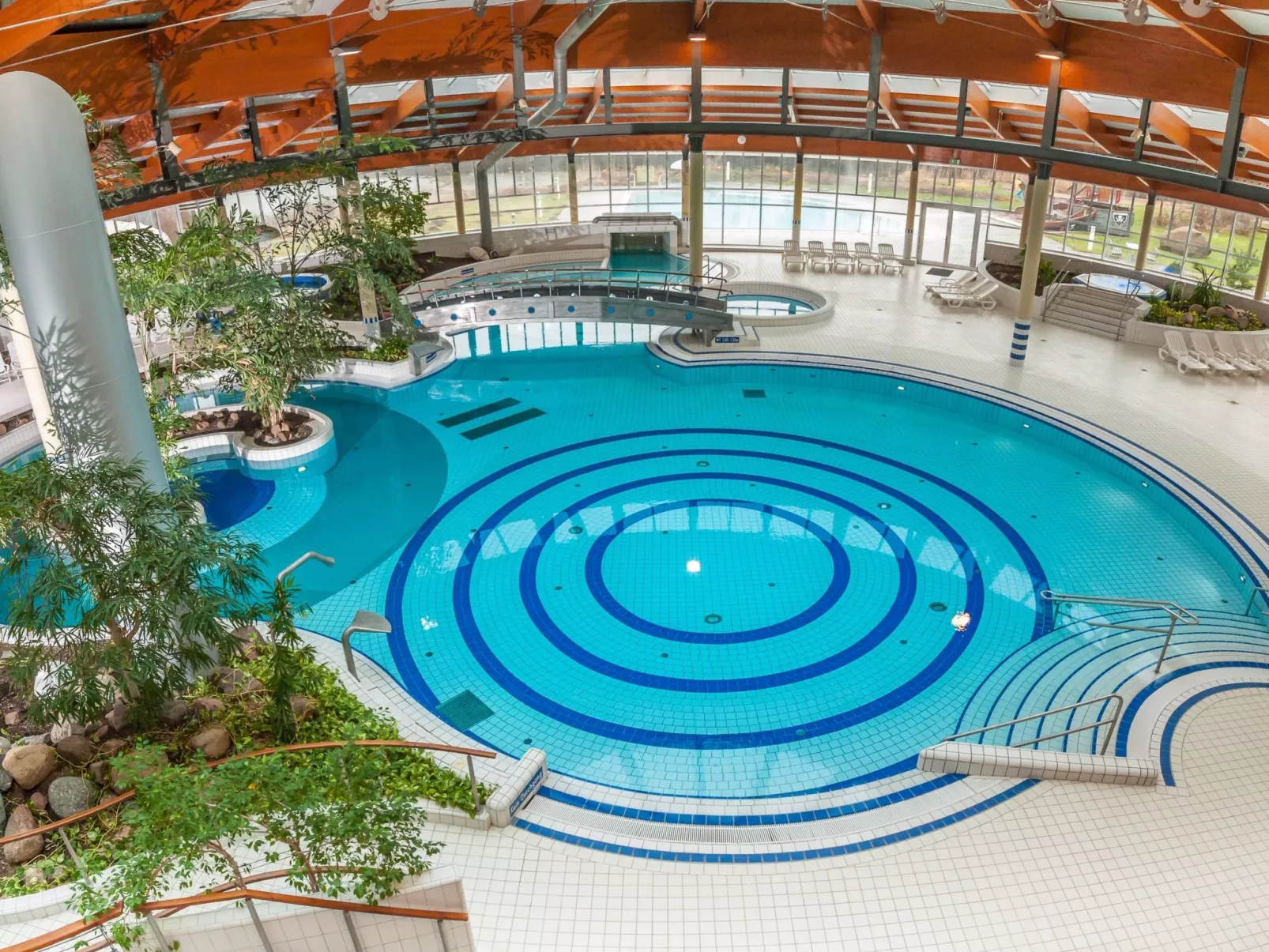 Mit Sauna und Schwimmbadnutzung-Outside