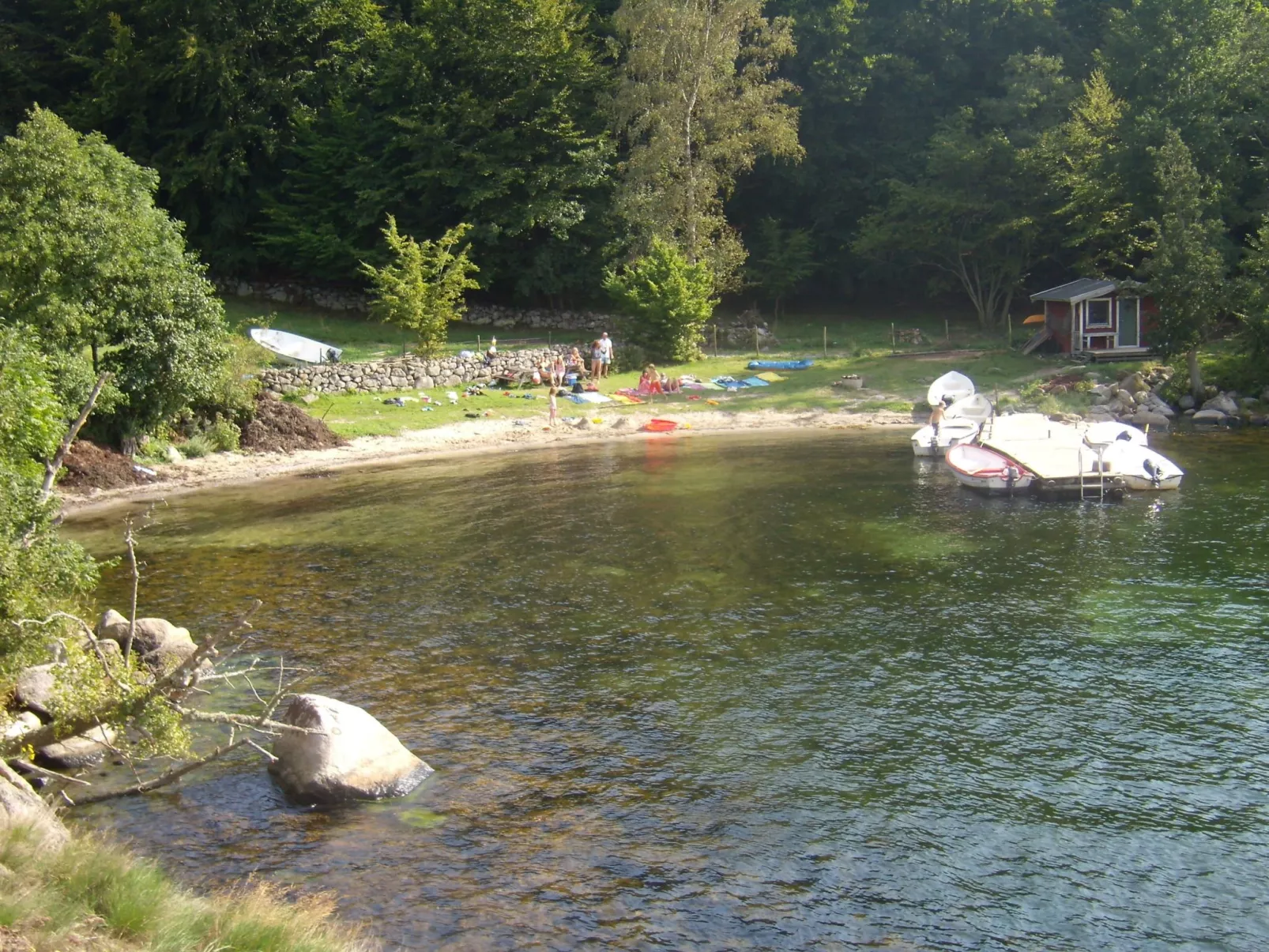 Holzhaus mit überdachter Terrasse-Outside