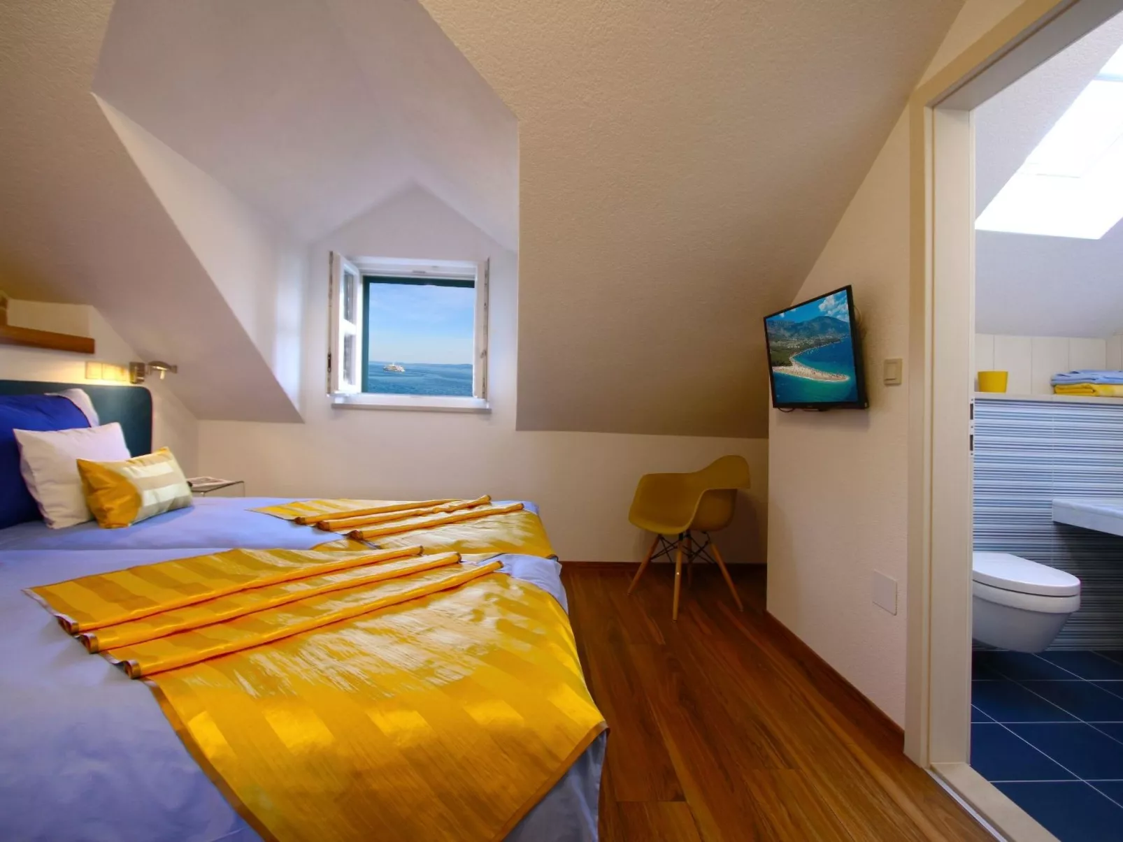 In Bol mit privatem Parkplatz-Drinnen