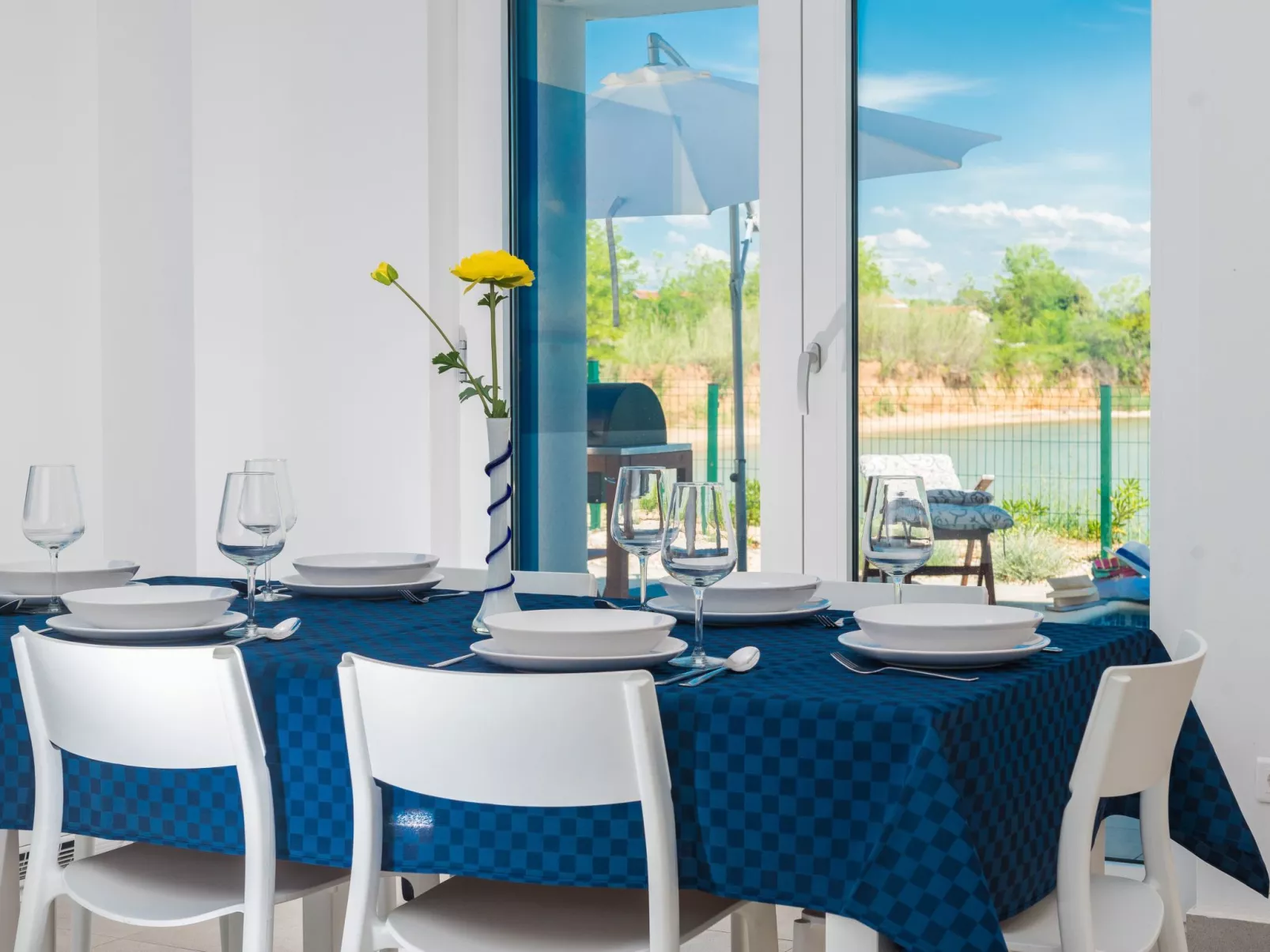 Strandvilla "Miri Olive" mit beheiztem Pool-Draußen