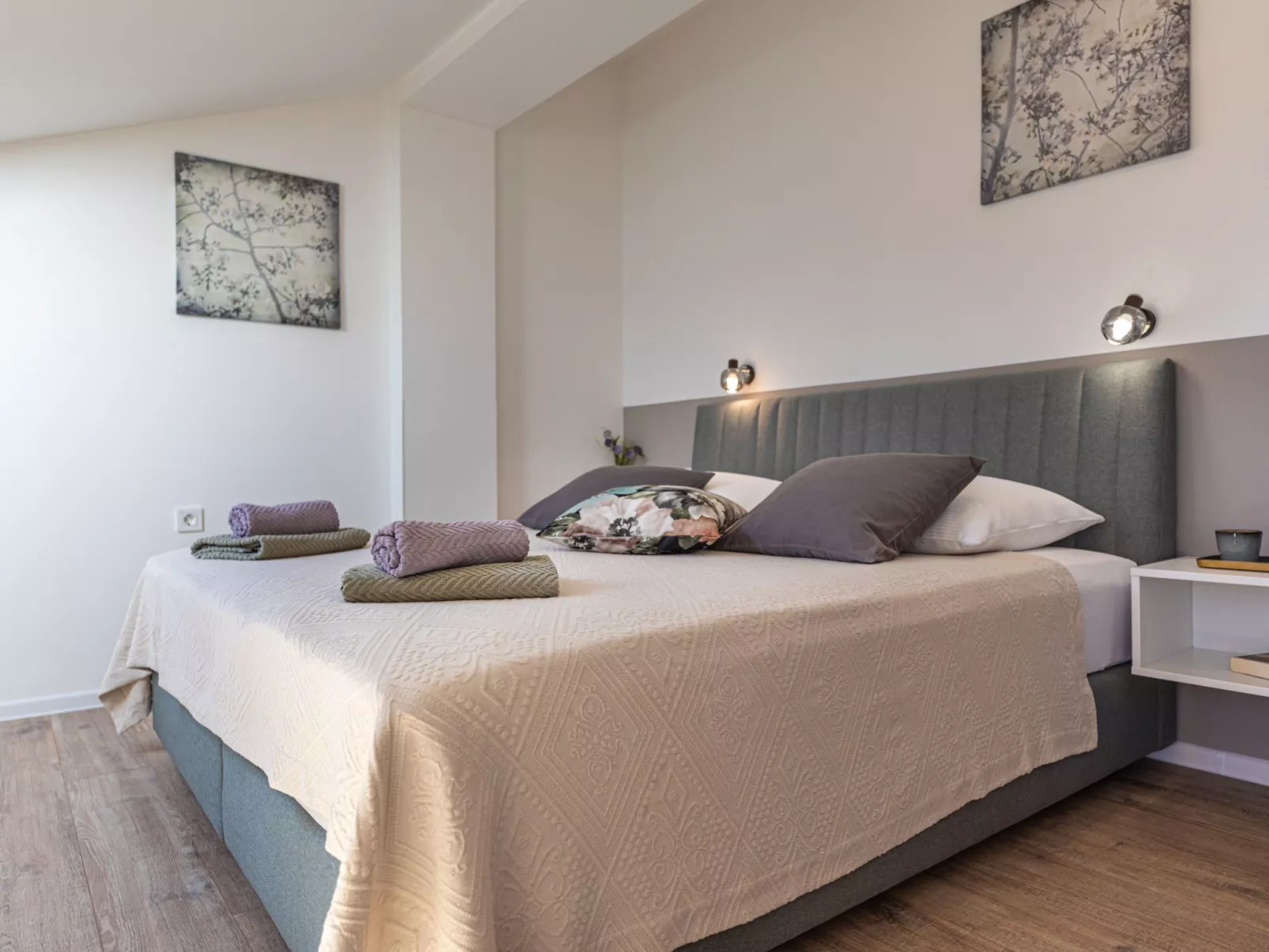 App mit Meerblick und Pool für 2-4 Personen-Drinnen