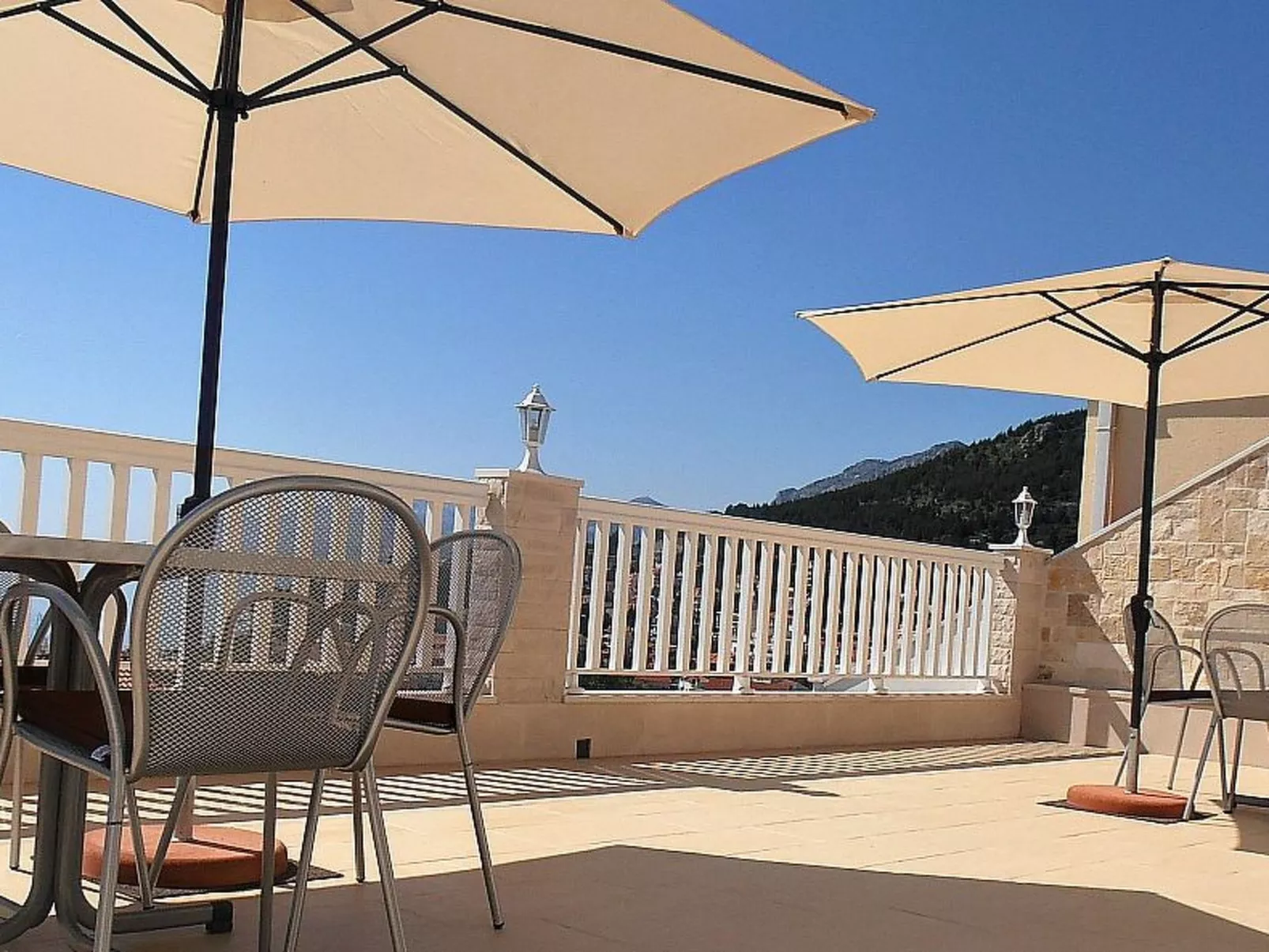 Schöne Ferienwohnung in Baska Voda mit Terrasse-Draußen