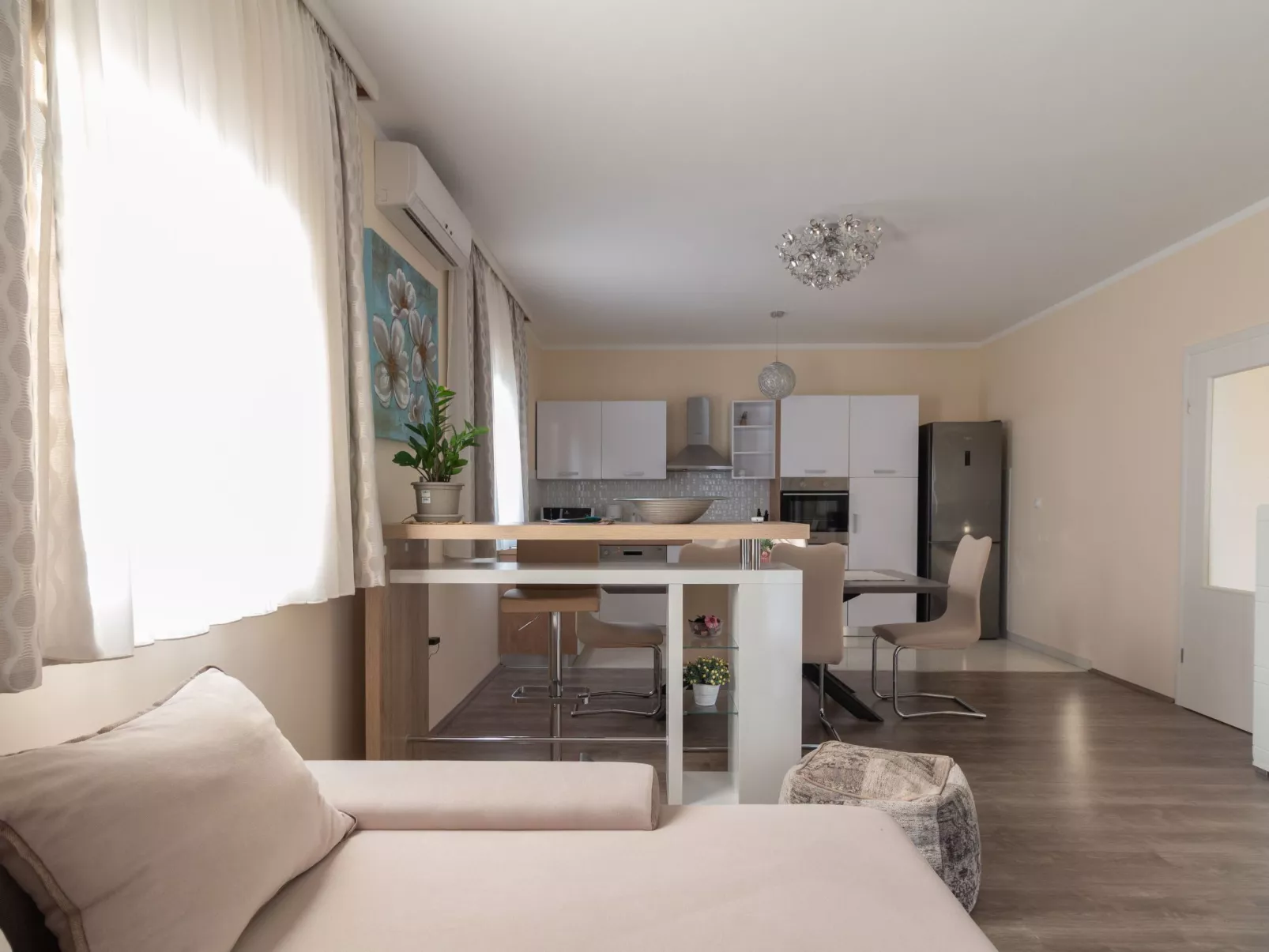 Villa mit Garten, Grill und Terrasse-Drinnen