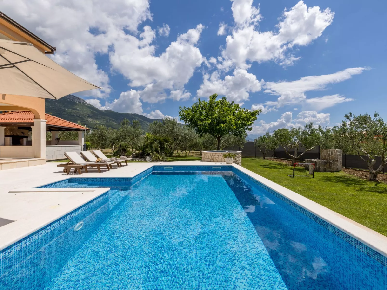 Villa Oasis privater Pool für bis zu 10 Personen-Draußen