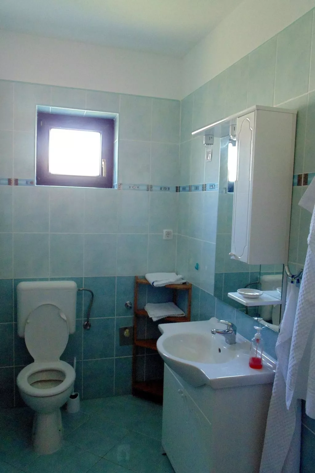 Komfortable Wohnung mit Balkon und Meerblick-Drinnen