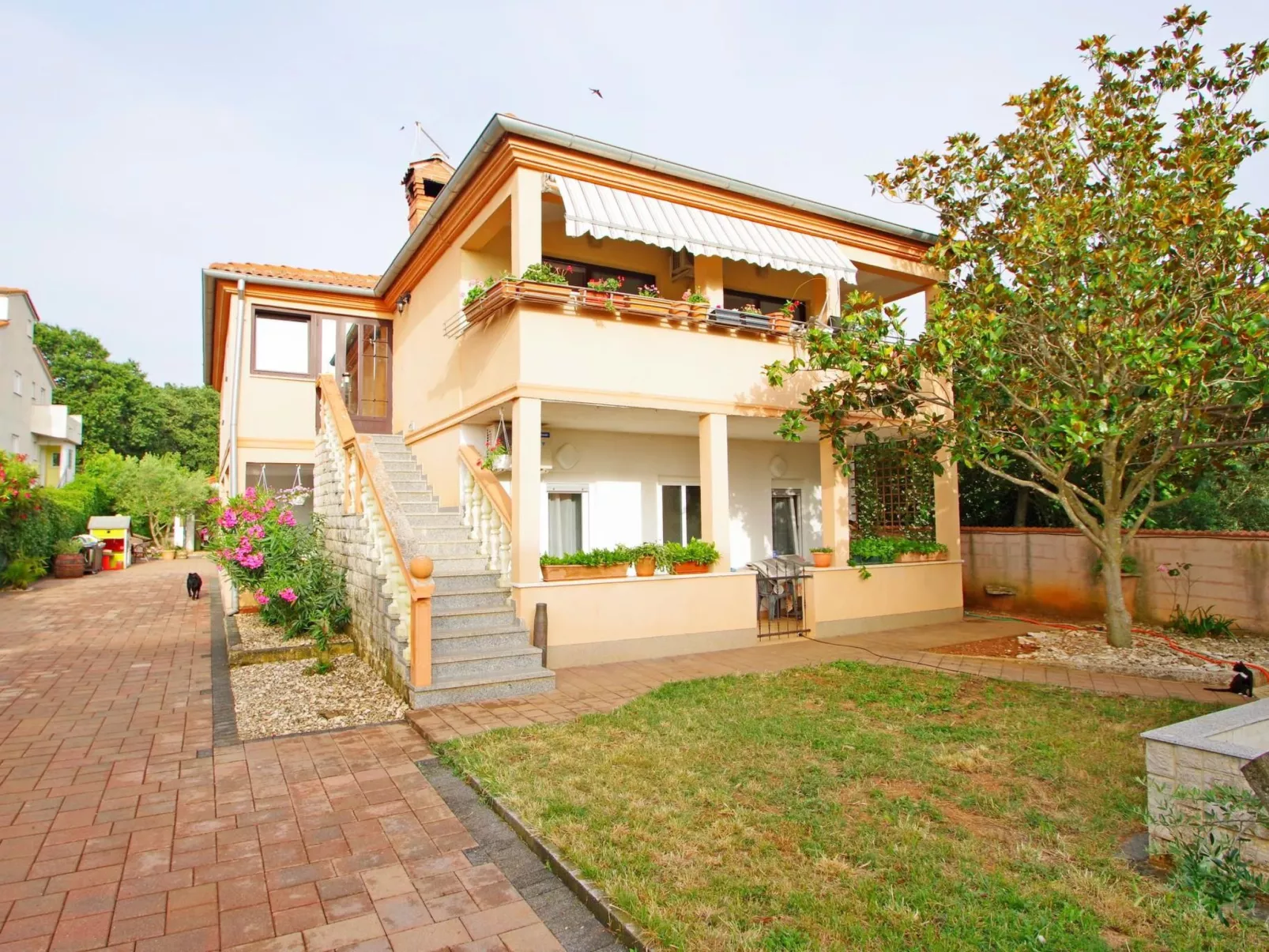 Angenehme Wohnung in Valbandon, Privatparkplatz-Outside