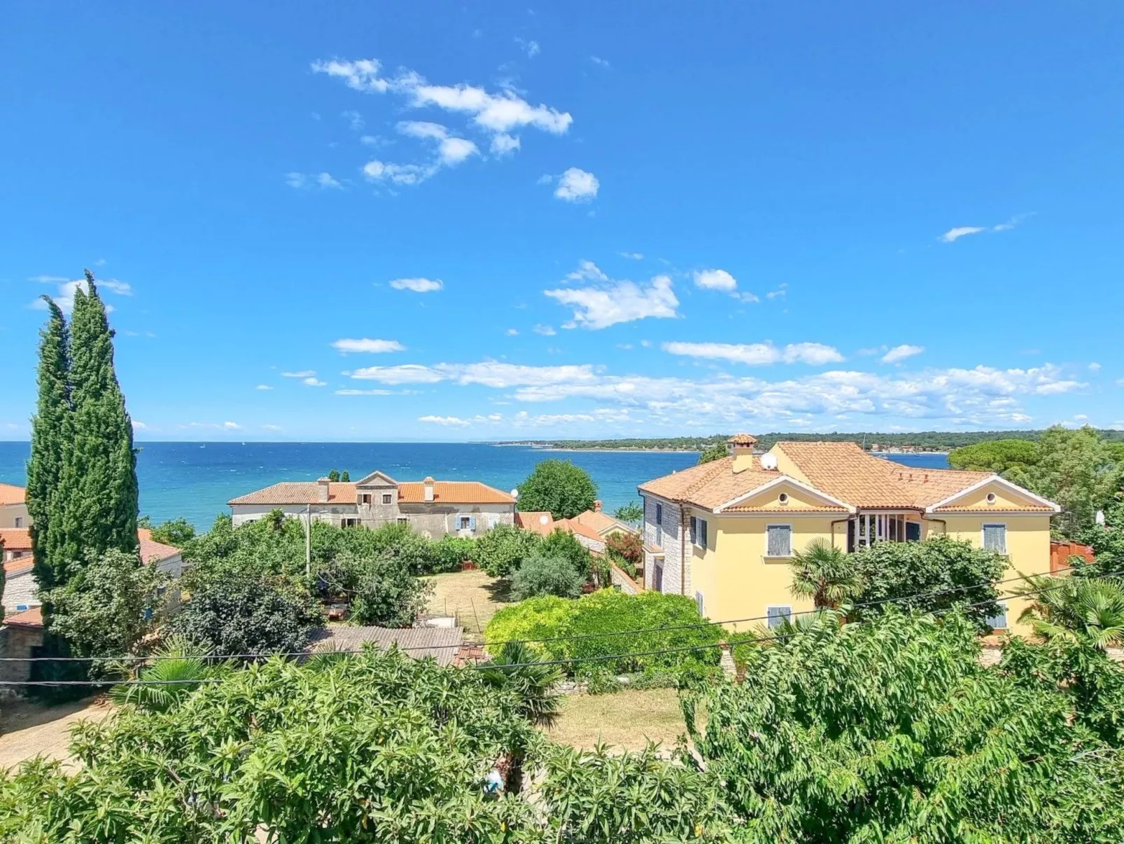 "Davor 8" direkt am Strand-Draußen