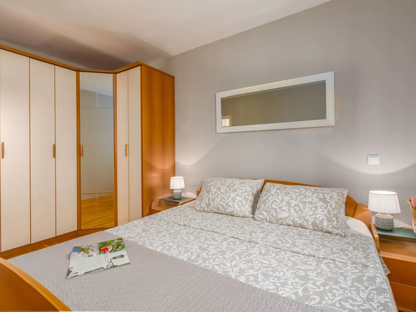 Sara Premium-Image-tags.info