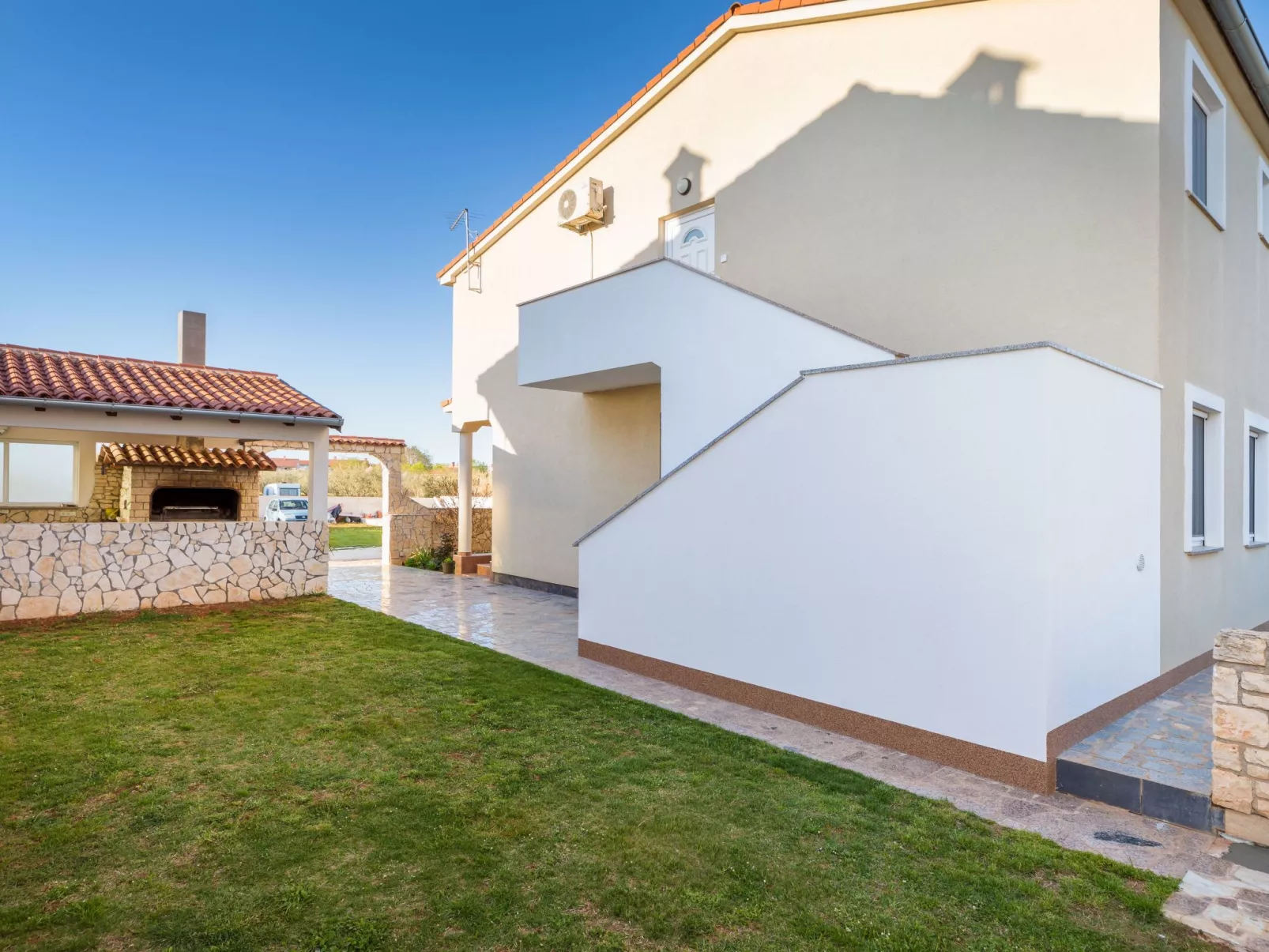 Solea, Dorf Valbandon-Draußen