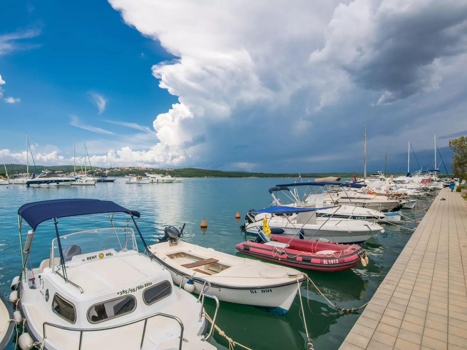 Mit Klimaanlage und Balkon-Draußen