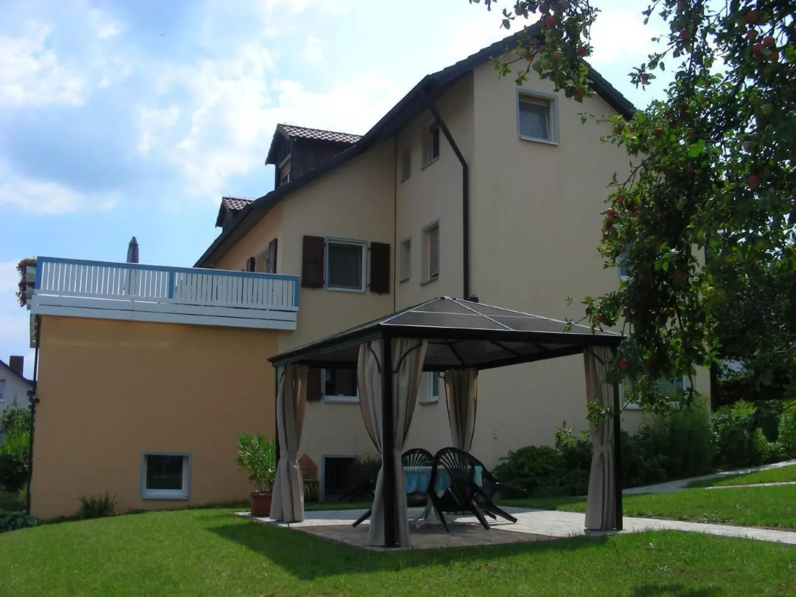 Nette Wohnung in Garitz mit Garten und Terrasse-Image-tags.info