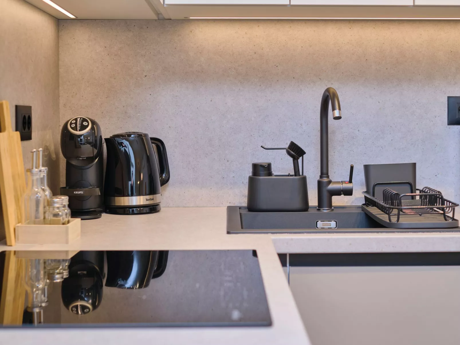 "Splitful Apartment" - Dedans