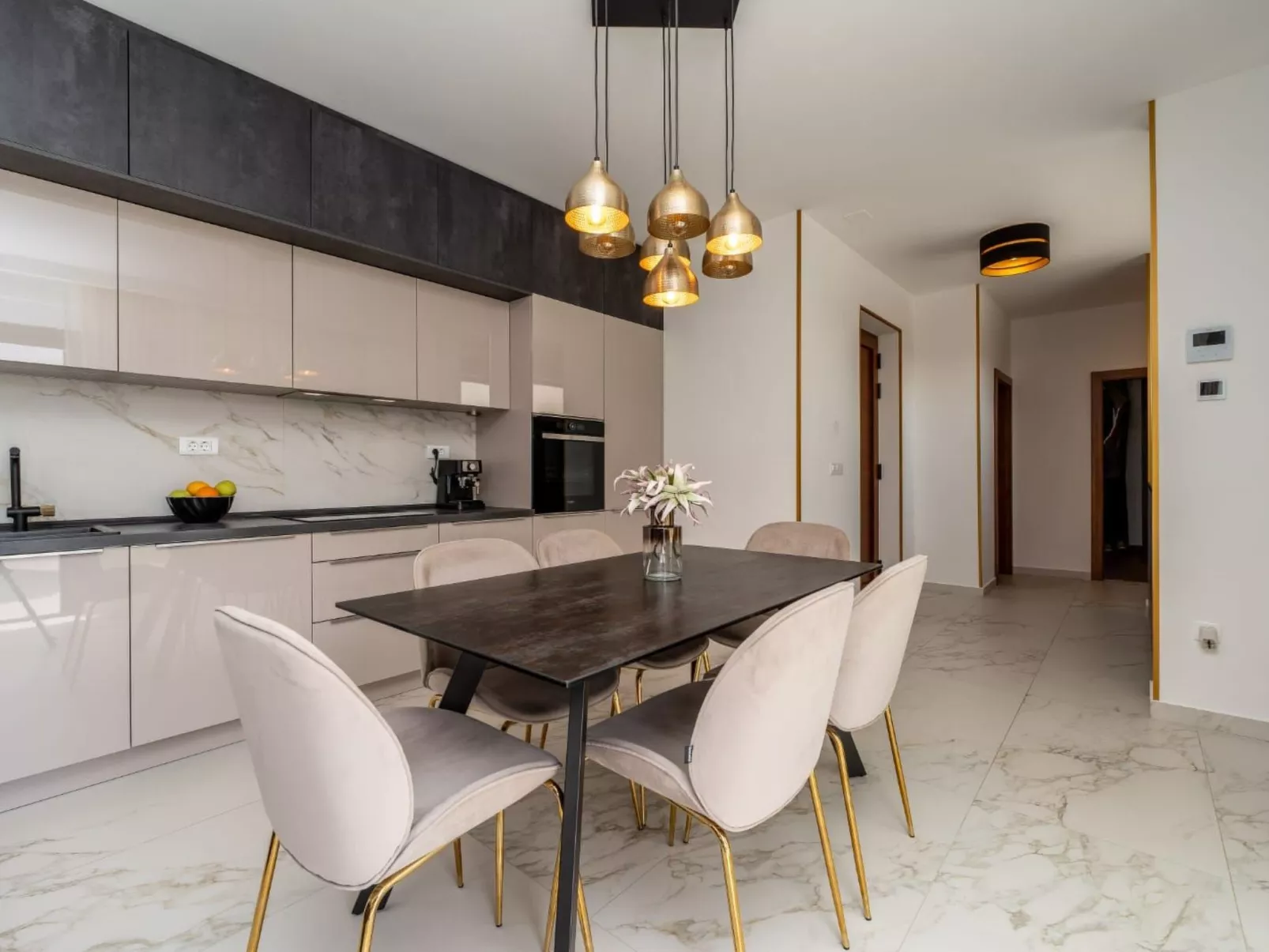 Villa mit beheiztem Pool - von TA Leut Agency-Drinnen