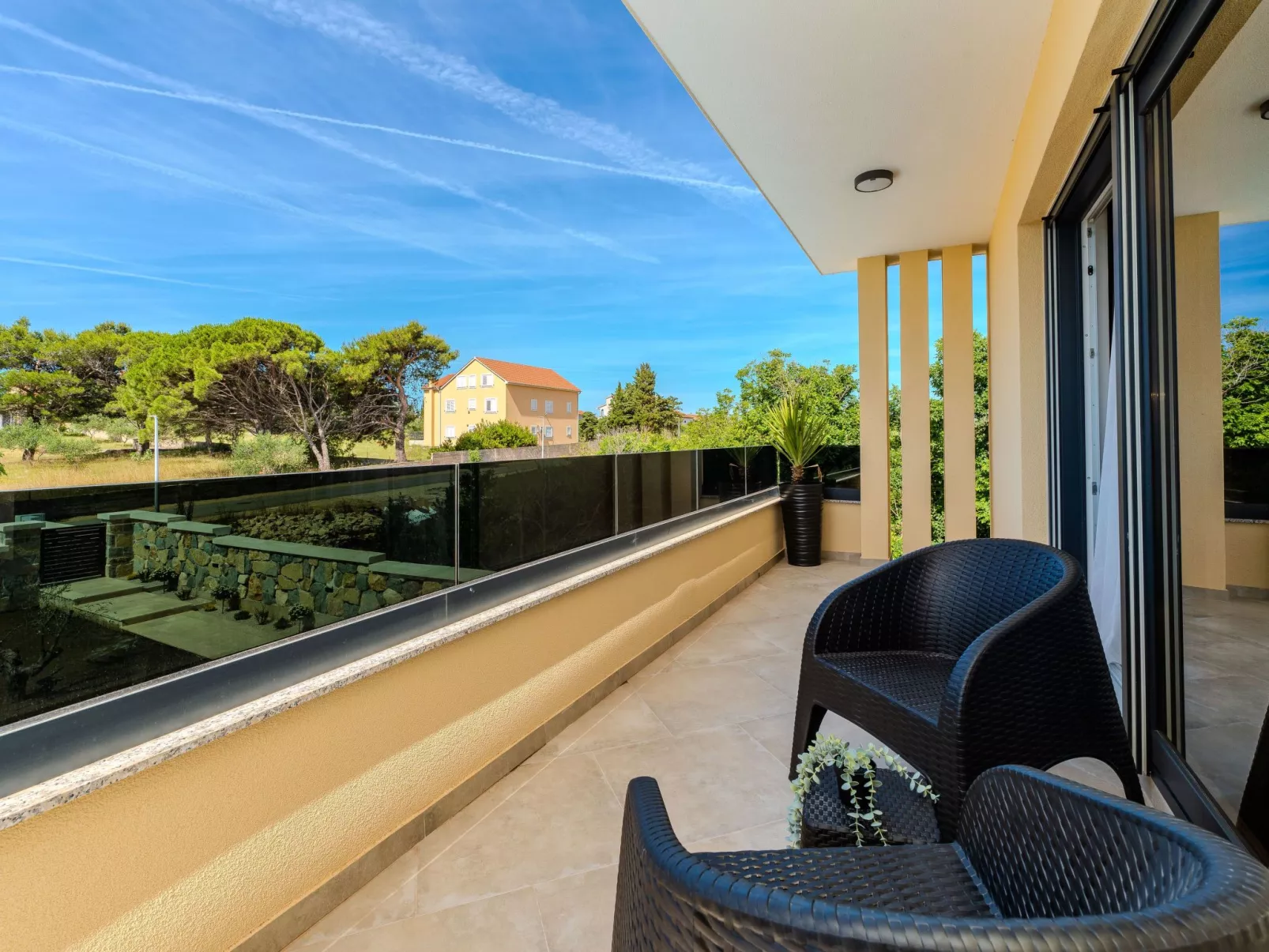 Neue Luxusvilla mit Pool - Agentur TA Leut-Draußen