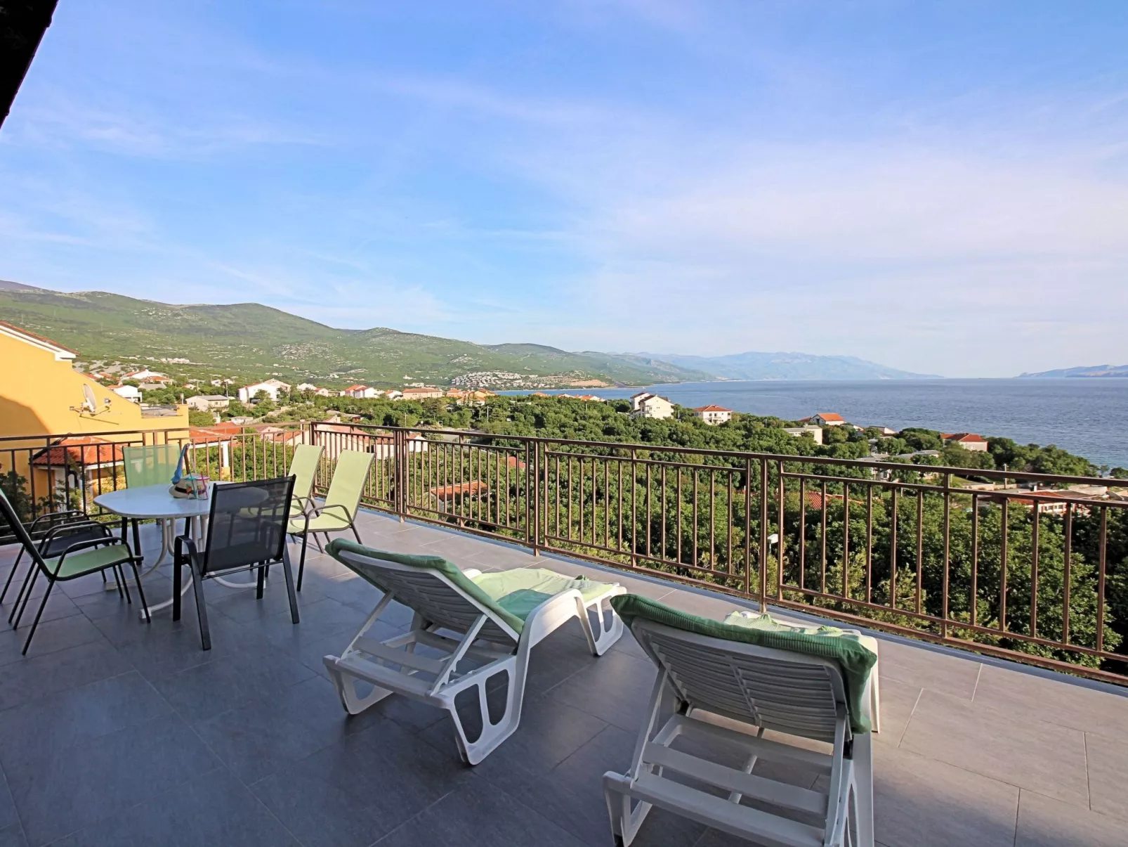 Wunderschönes Ferienhaus in Povile mit Garten, Terrasse und Grill und Meerblick-Outside