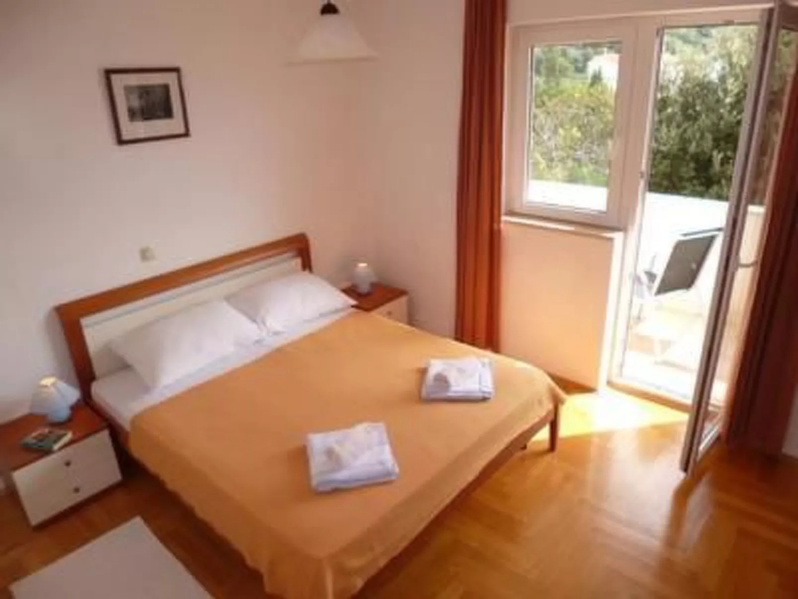 Nette Ferienwohnung mit Whirlpool und Garten-Inside