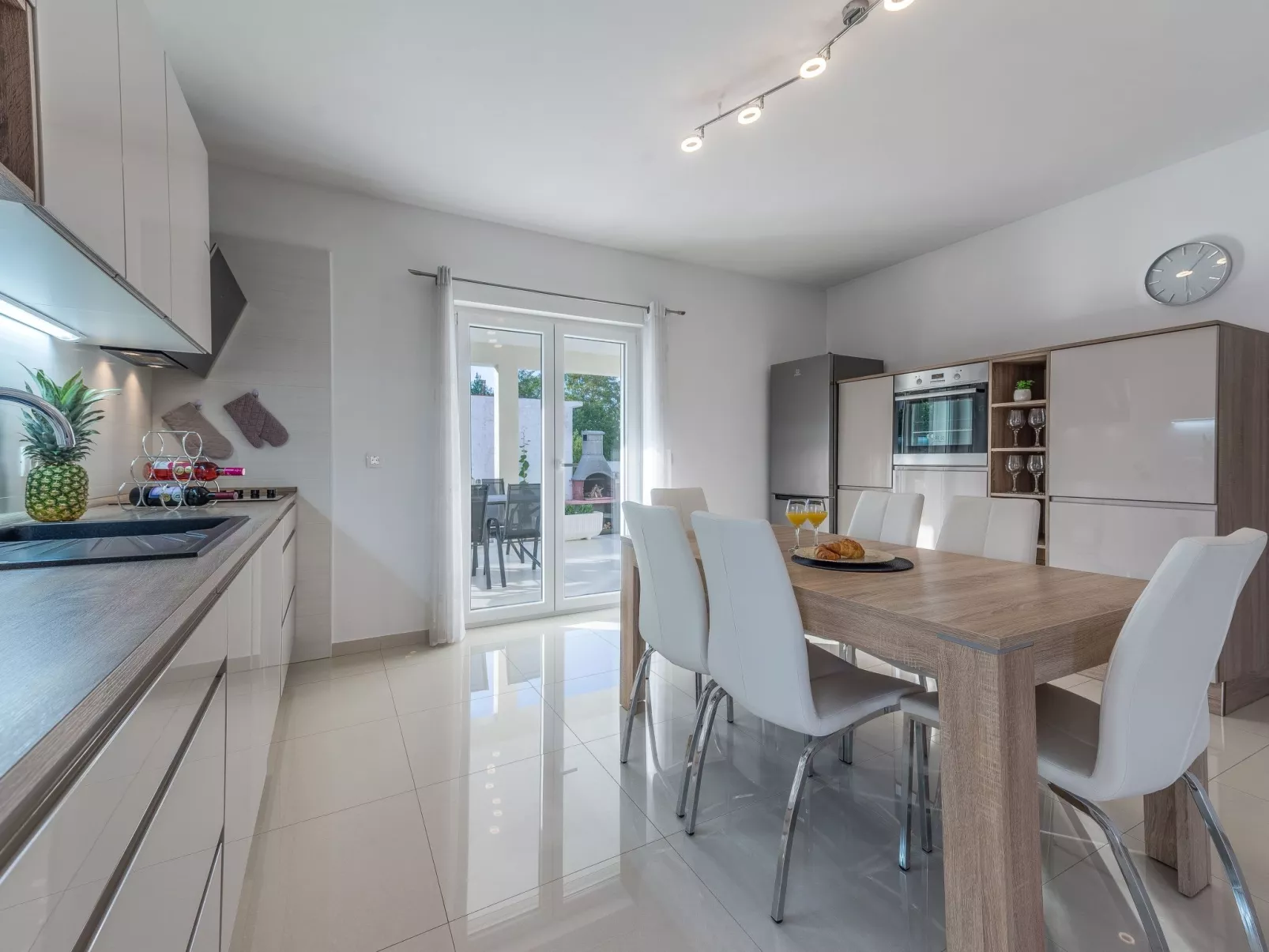 "Bajlo" direkt am Strand-Drinnen