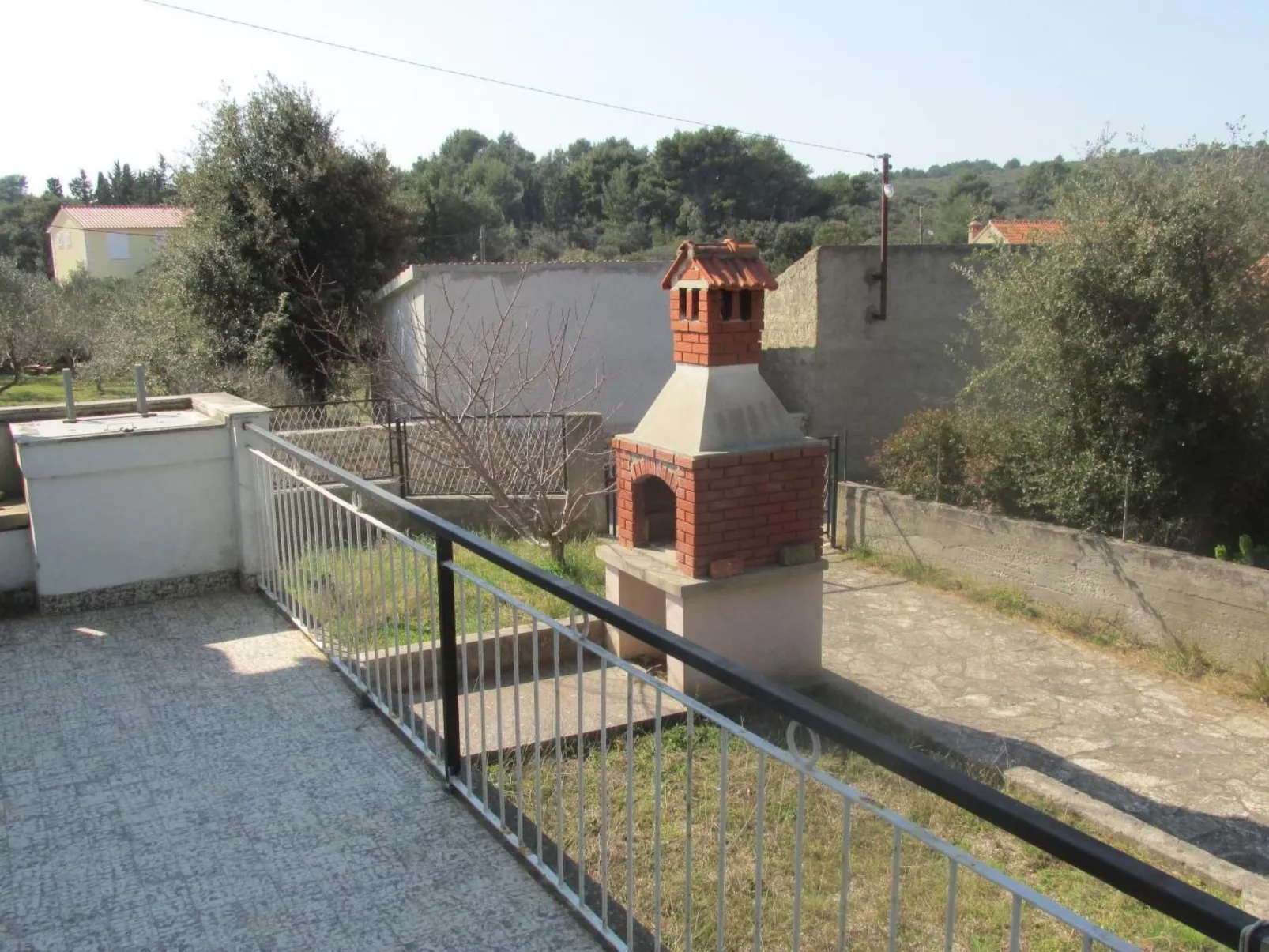 Haus in Ugljan mit Terrasse, Garten und Barbecue-Outside