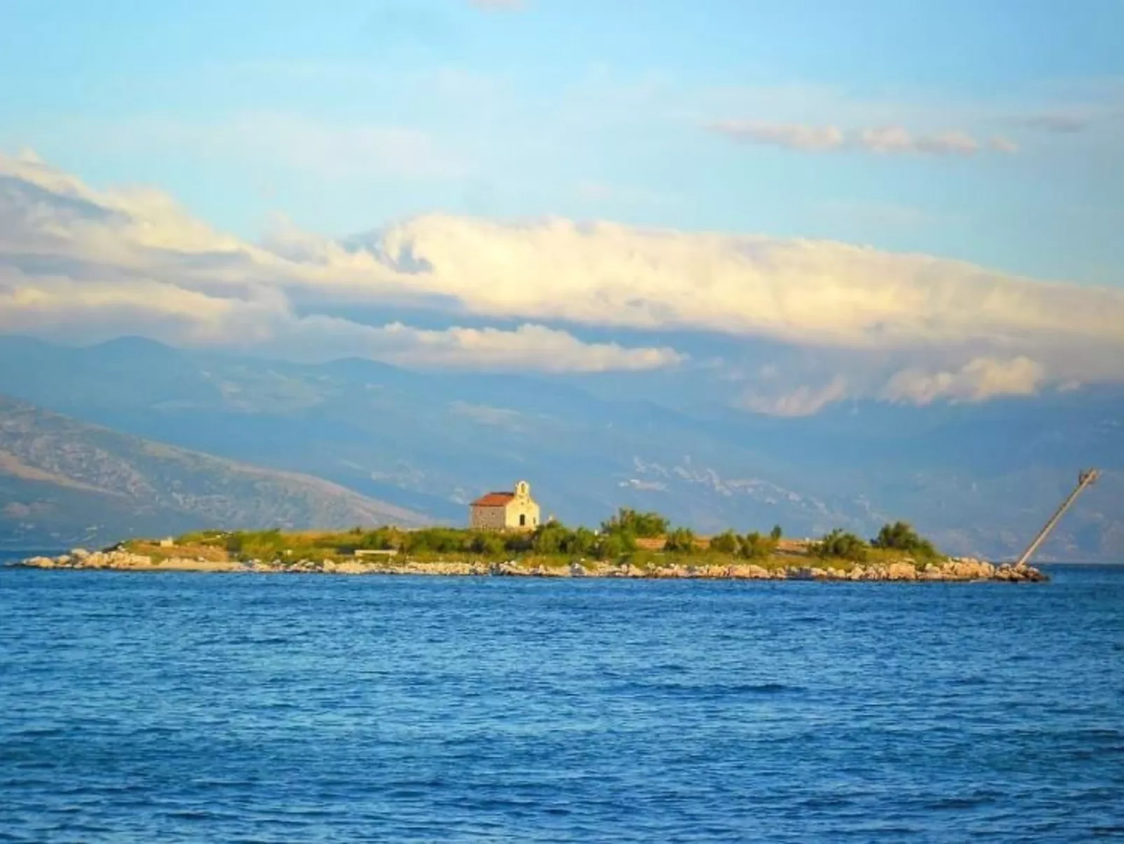 "Ana" mit Blick auf das Wasser-Draußen