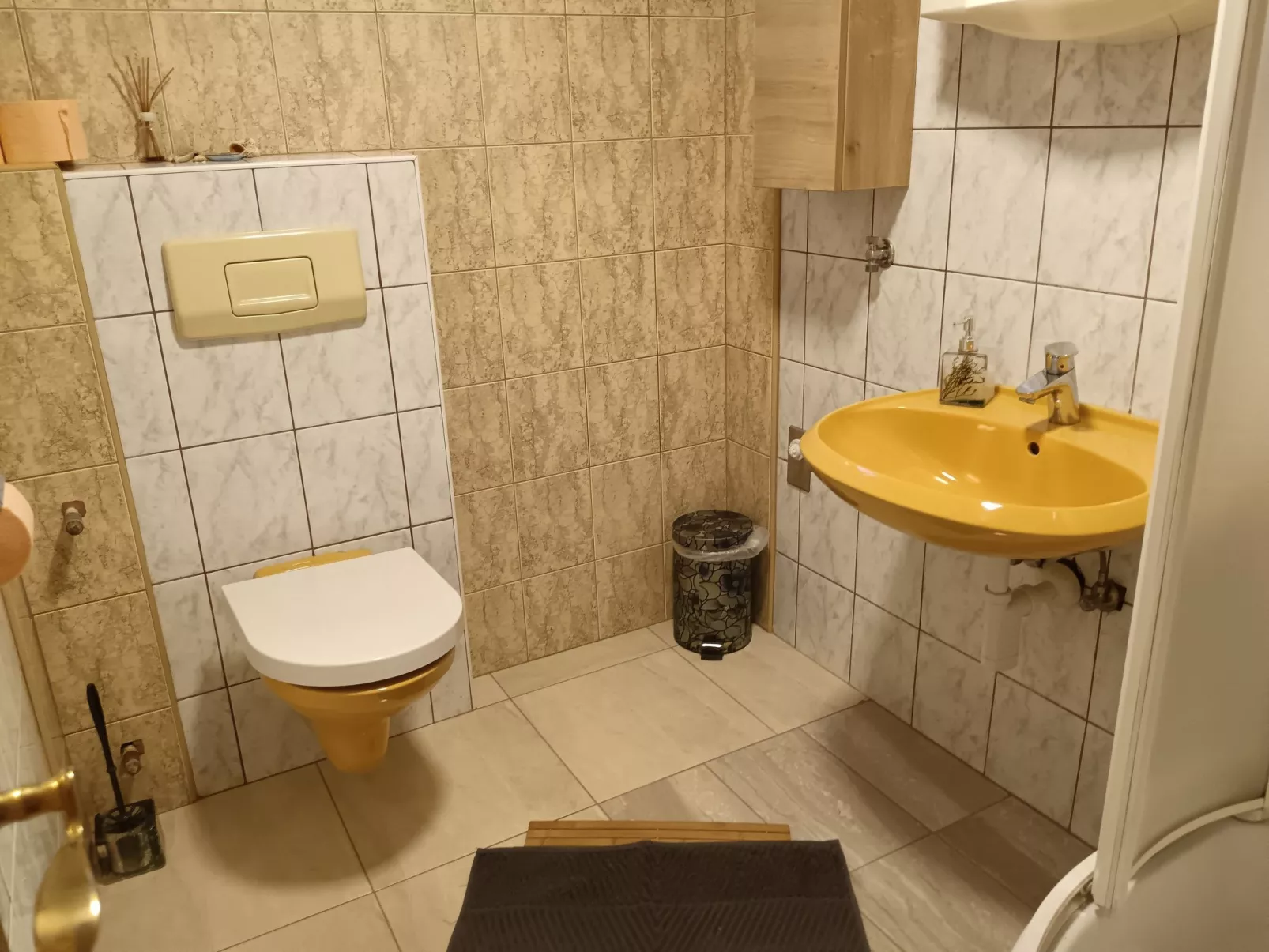 Mit privater Terrasse-Drinnen