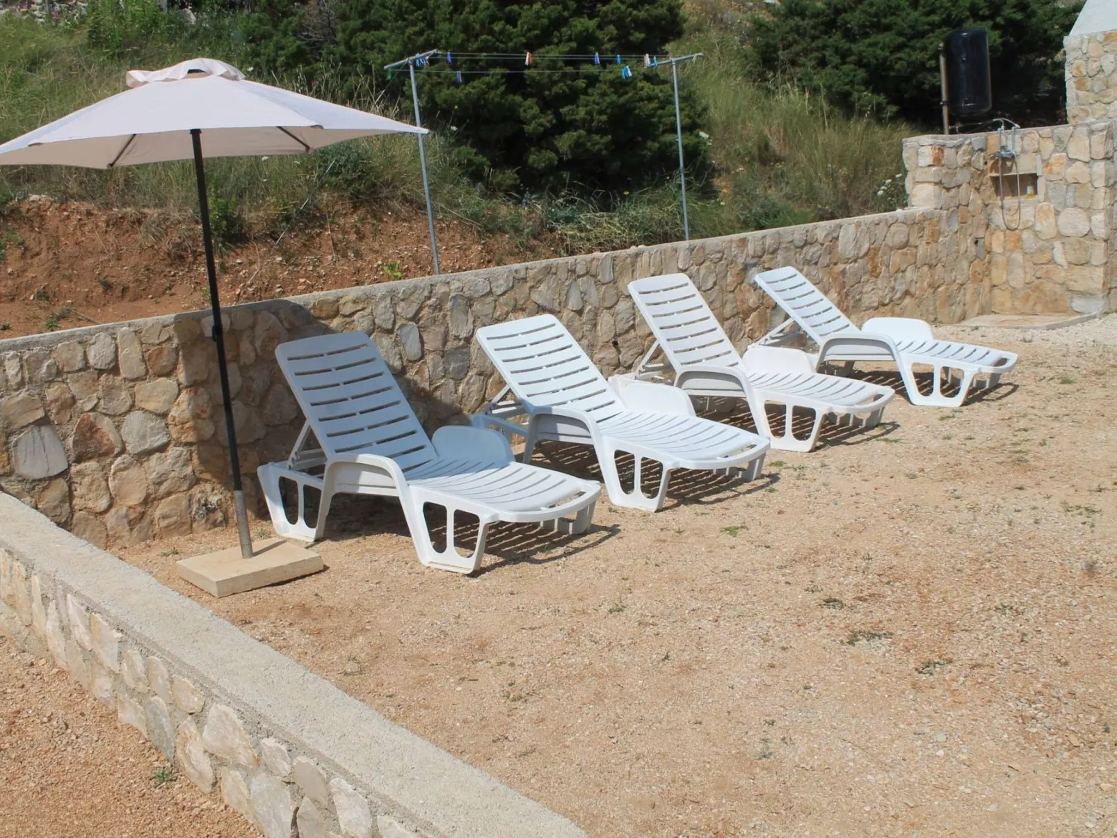 "Gubo1" mit Blick auf das Wasser-Draußen