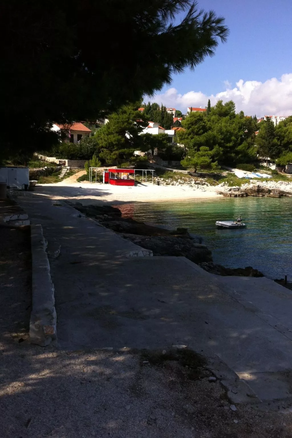 "Mladen" mit Blick auf das Wasser-Outside