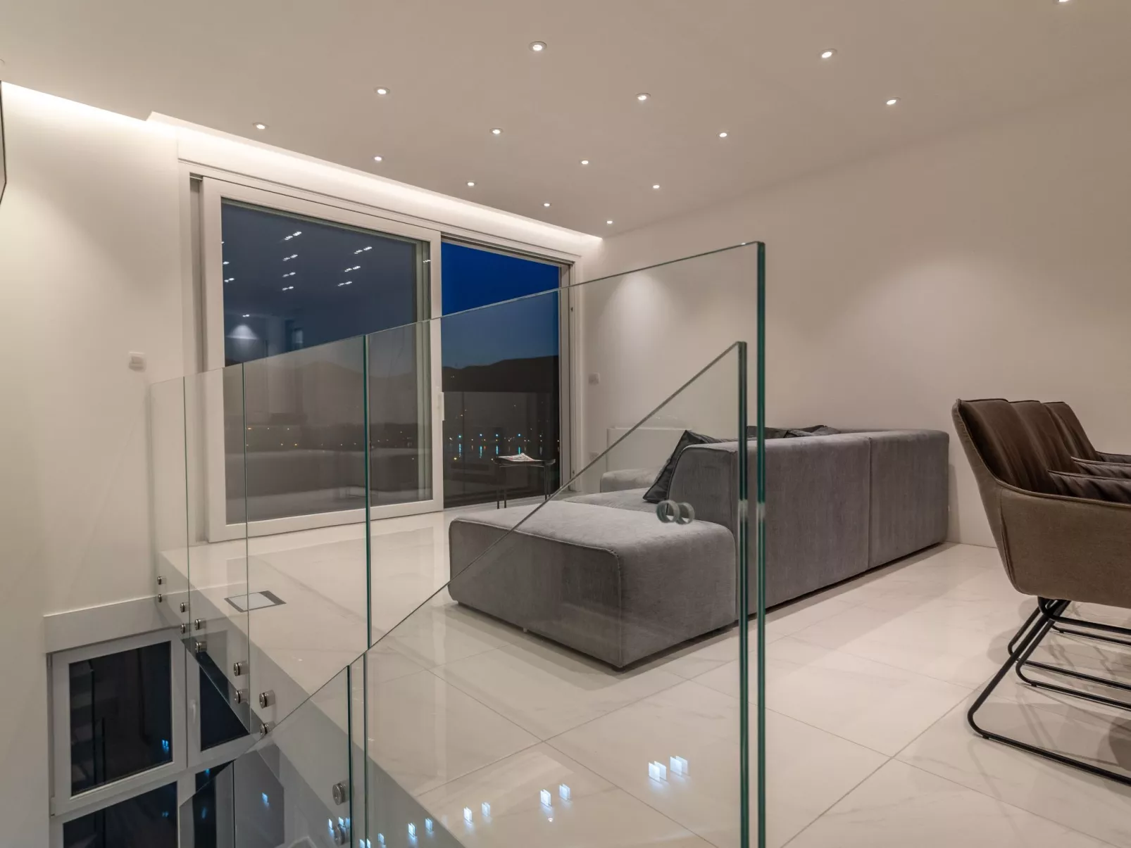 Luxuriöse Ferienvilla mit privatem Pool-Dedans