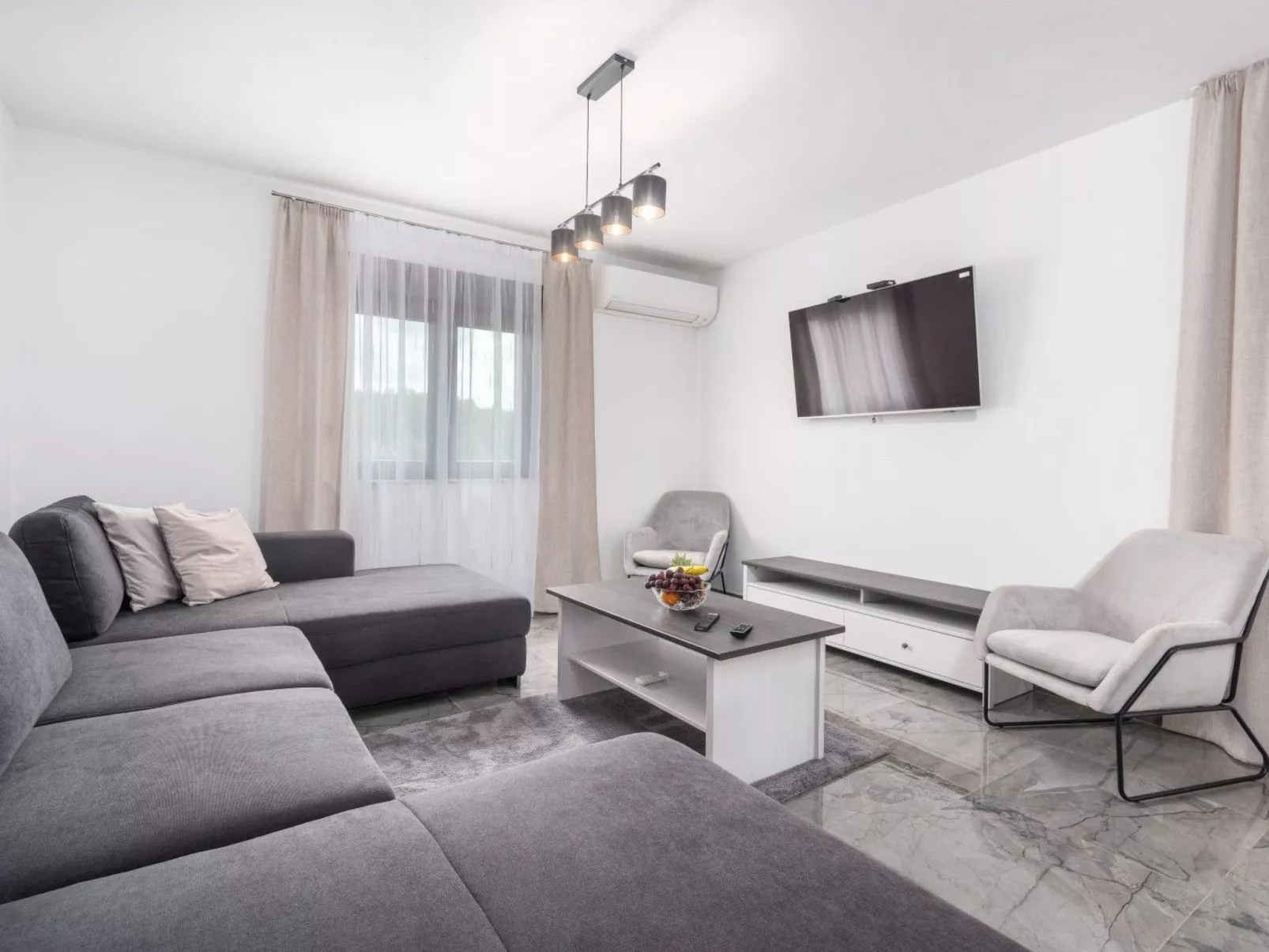 "Villa Bibali" mit privatem Pool-Dedans