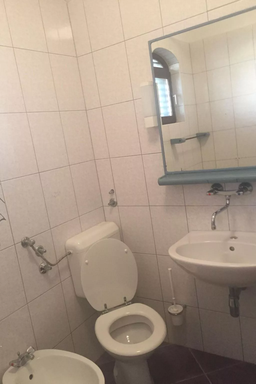 Mit einer überdachten Terrasse-Drinnen