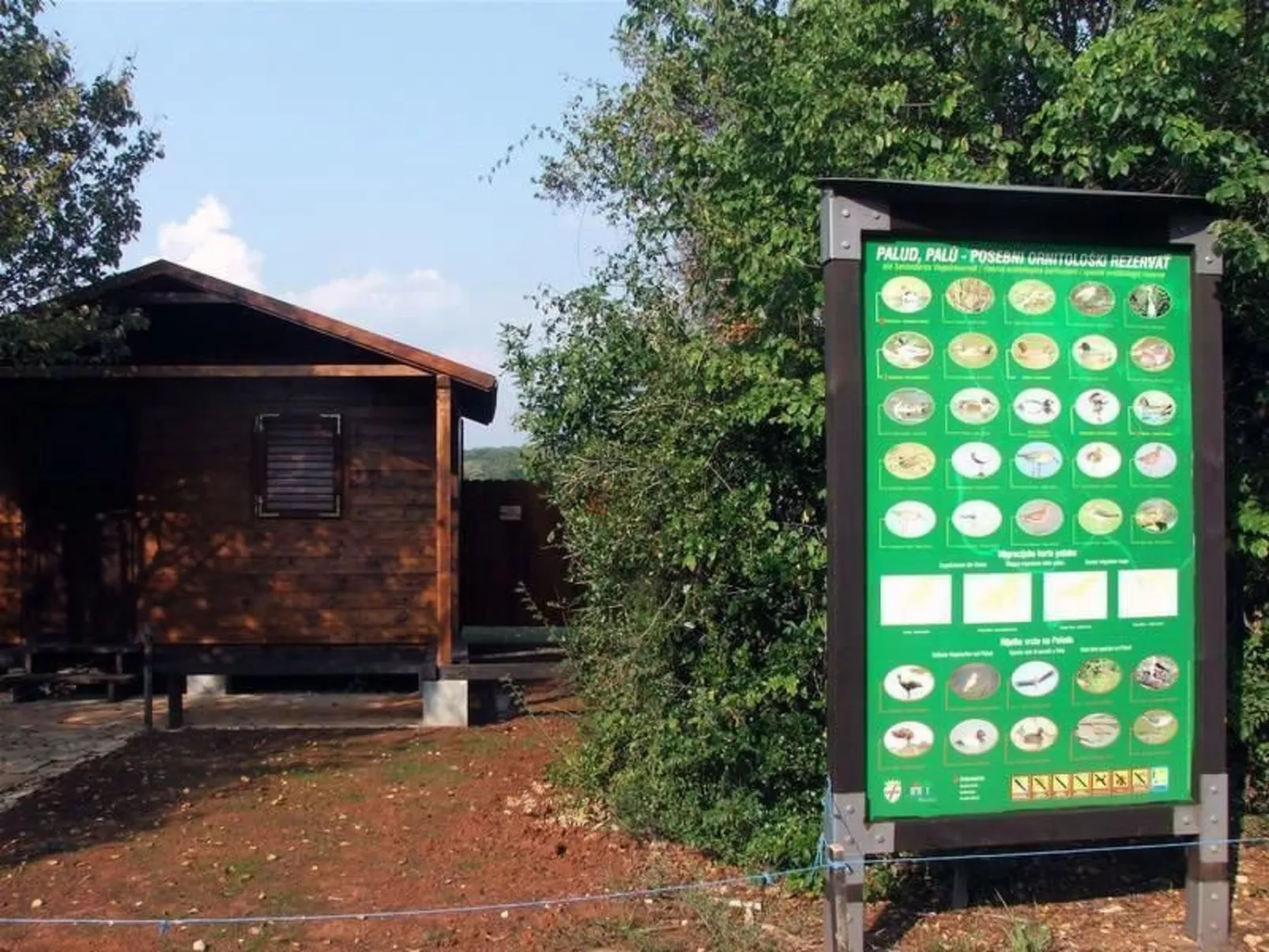 Wohnung mit Balkon-Draußen