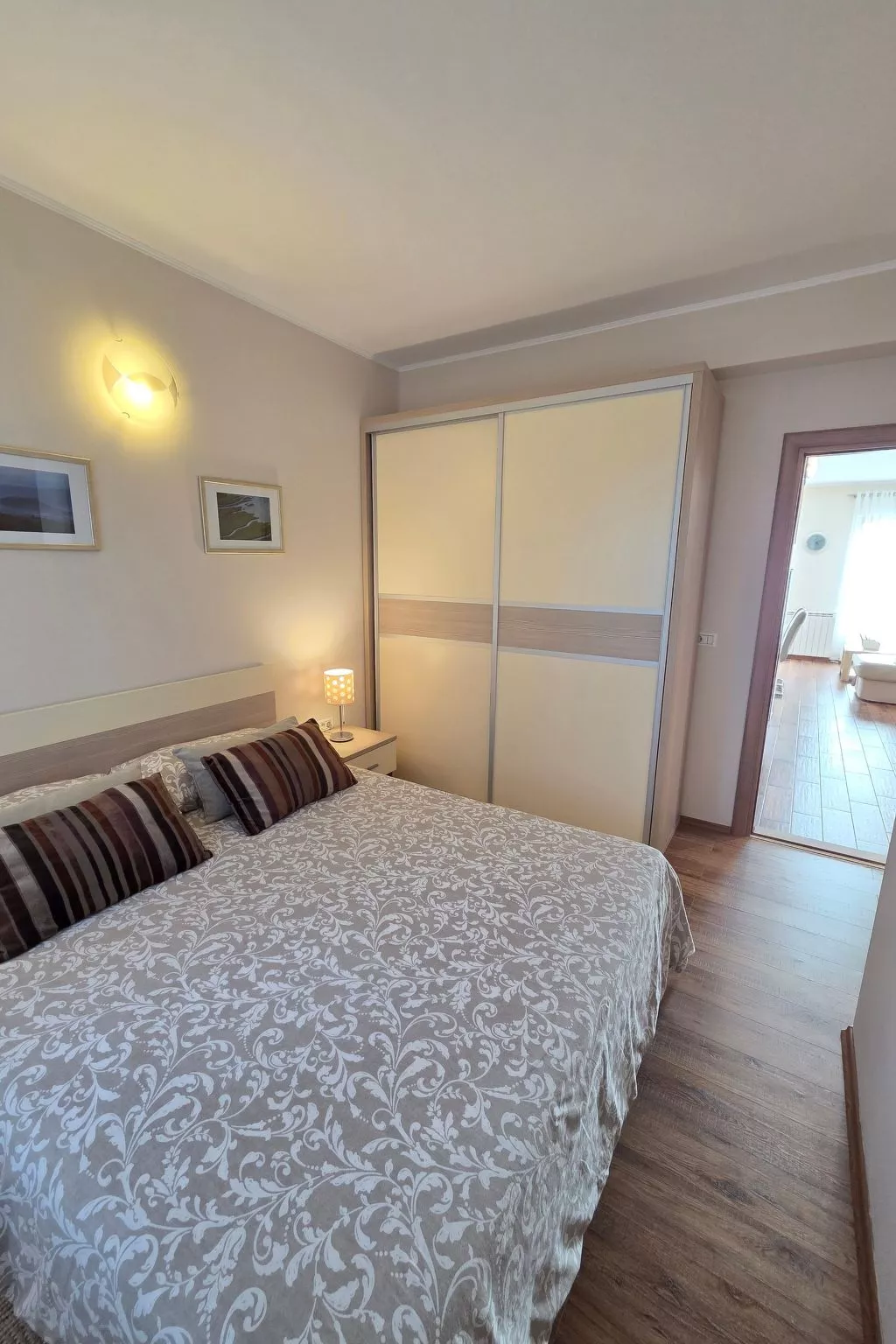 Elegantes Familienappartement mit privatem Pool-Dedans