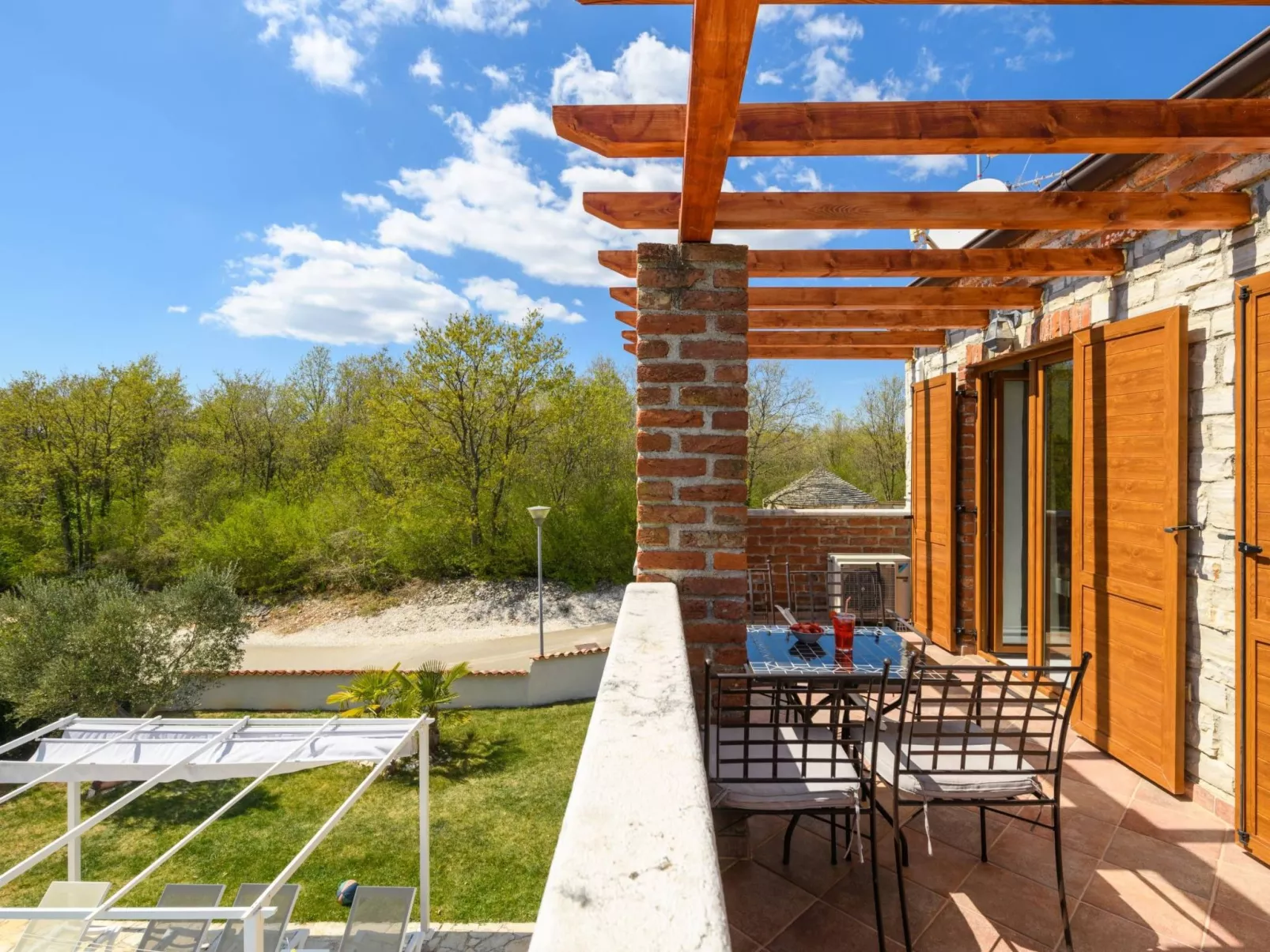 Villa Paradis-Draußen