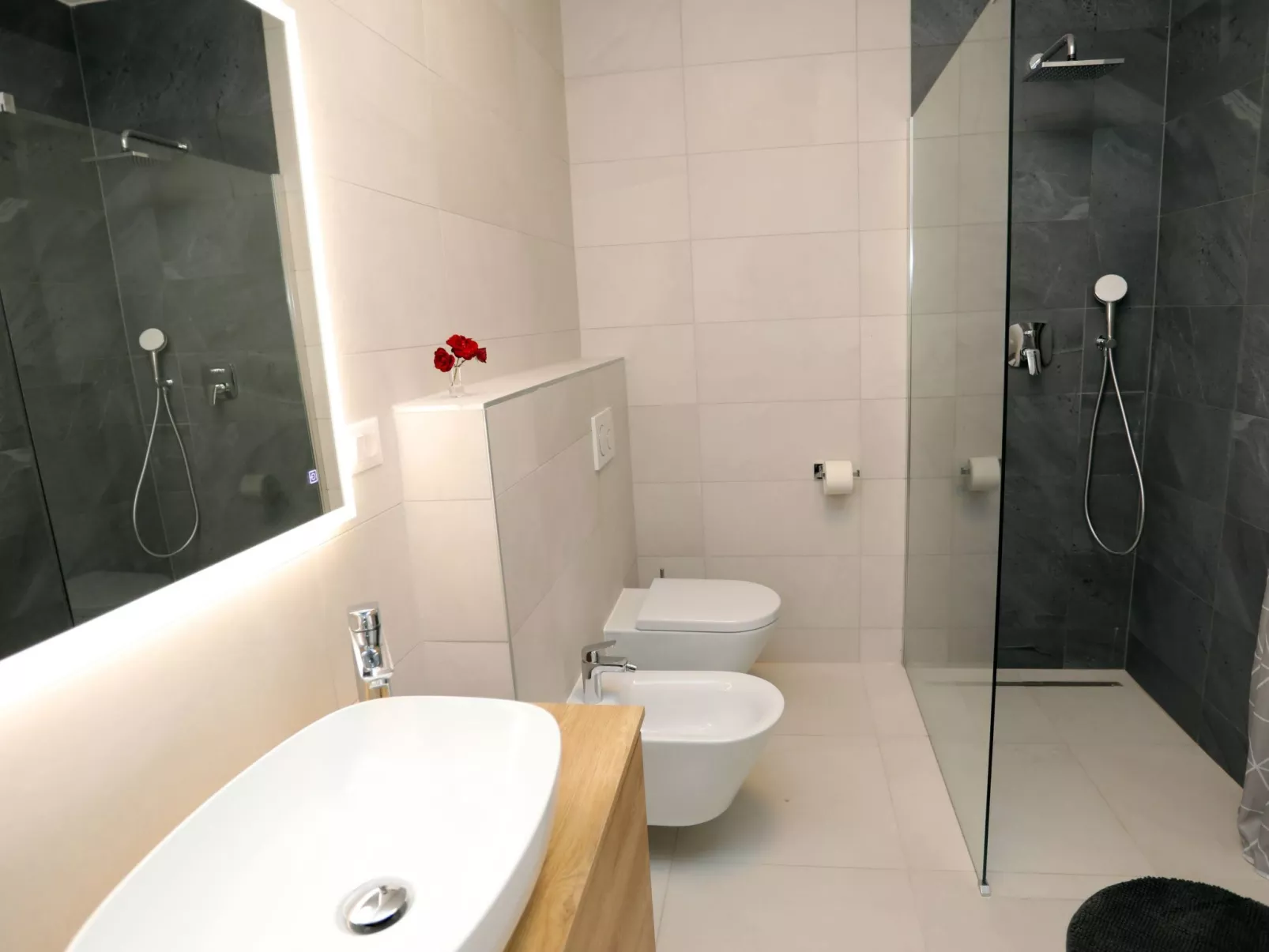 Luxus-Appartement mit Jacuzzi, Parkplatz und Garten-Inside