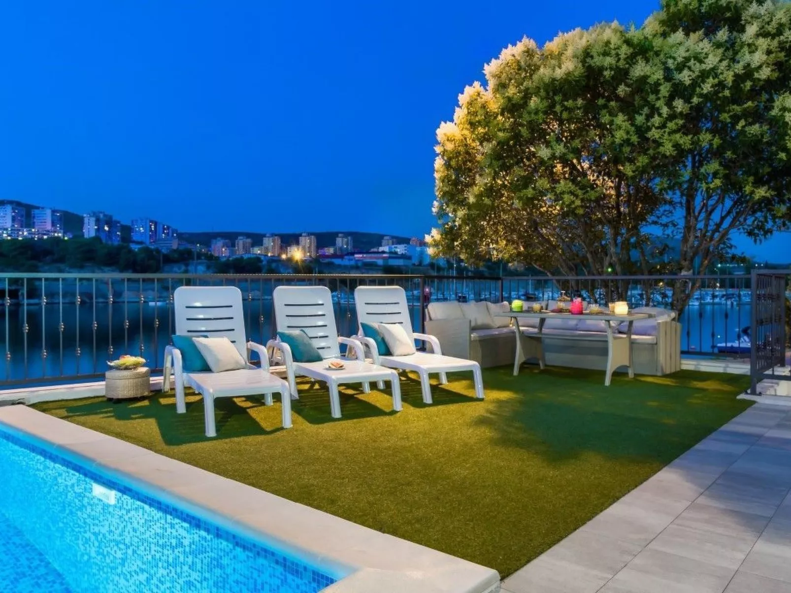 Villa Mandalina mit Pool und herrlichem Meerblick-Outside