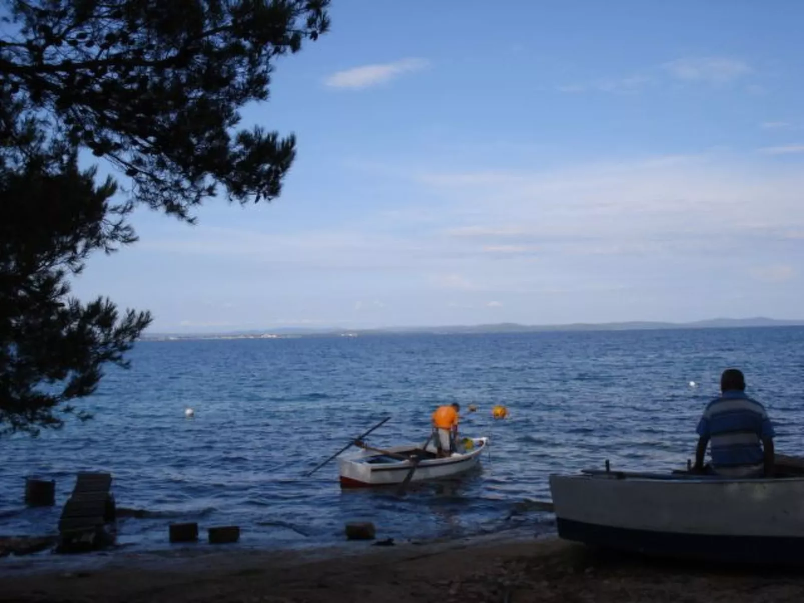 "Dantin" mit Blick auf das Wasser-Draußen