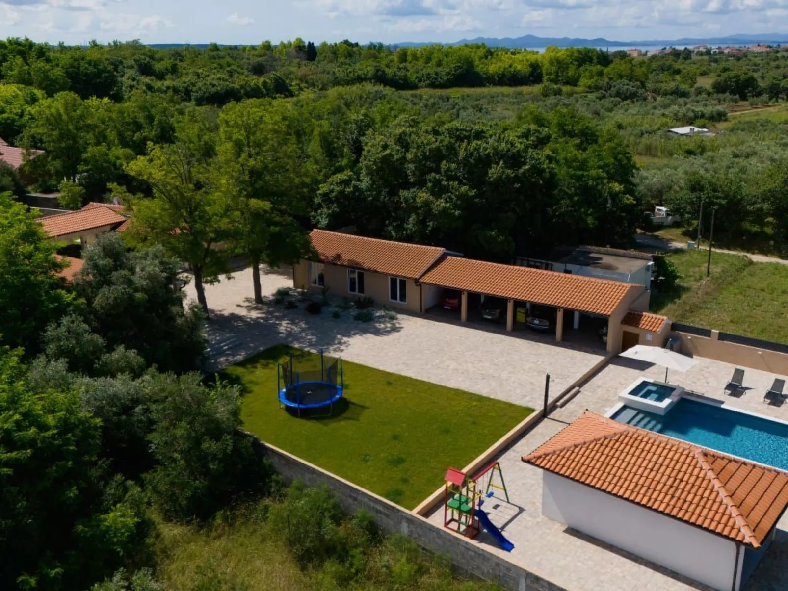 Wunderschöne Villa mit privatem Fitnessstudio und Pool - TA Leut-Draußen