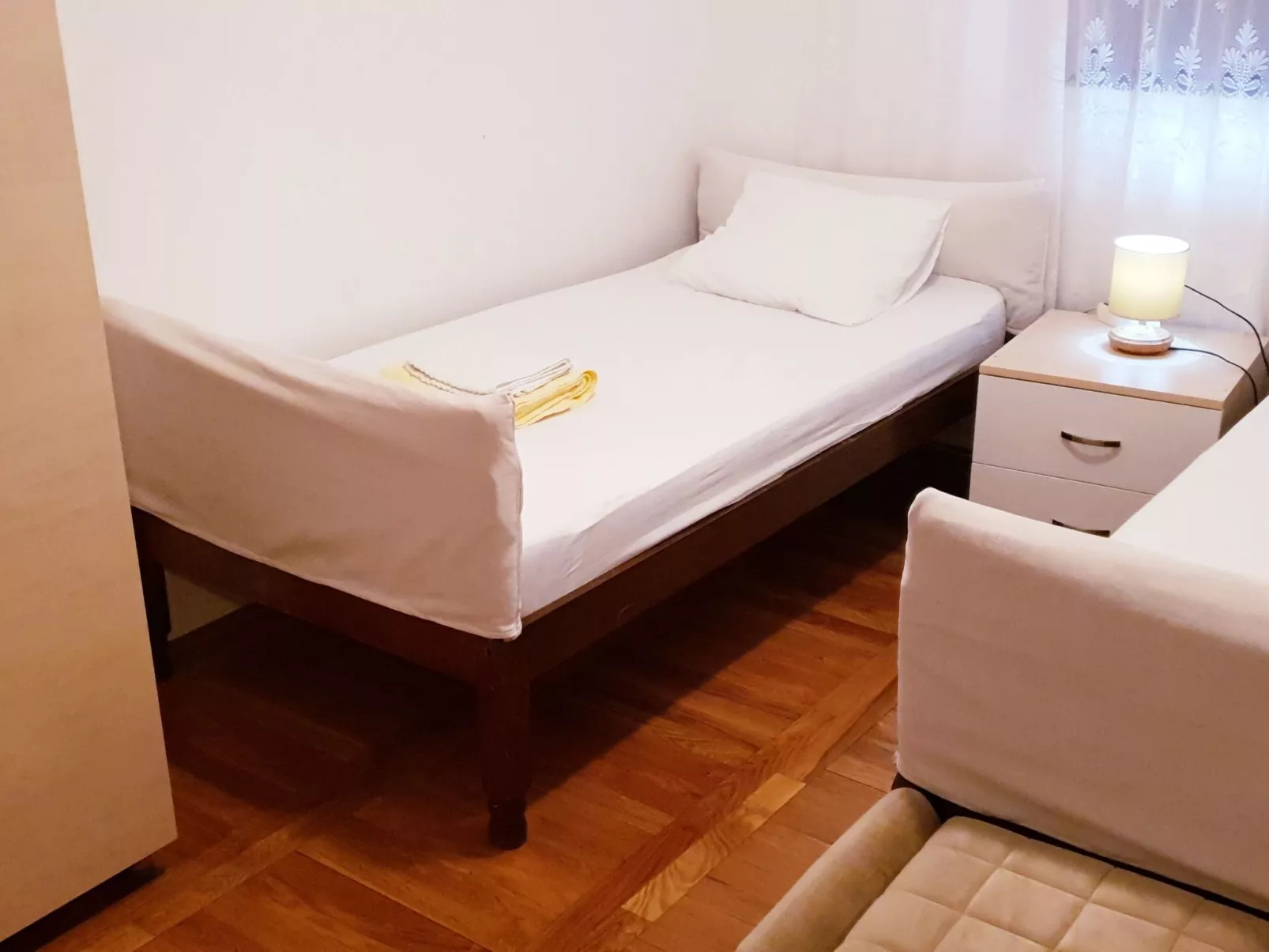 ''Adriana R.''-Drinnen