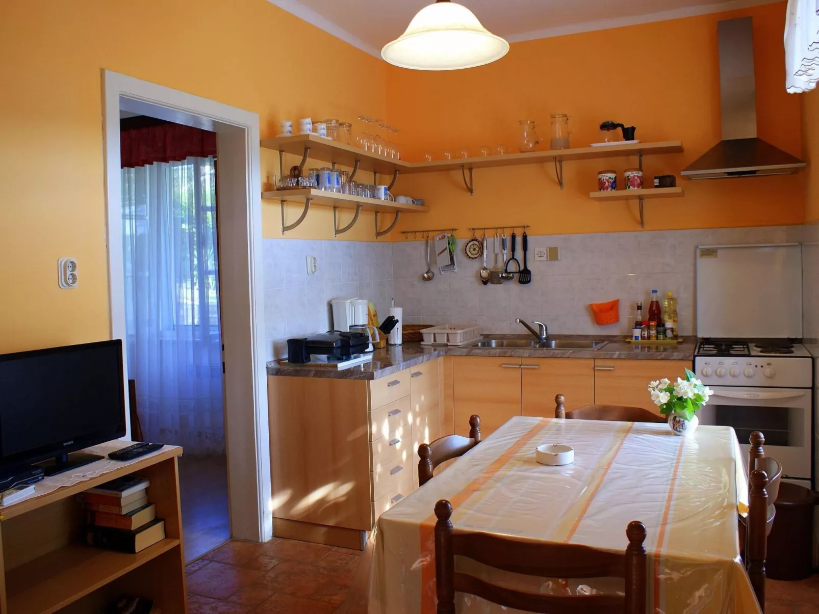 Freistehendes Haus Violeta mit weitläufigen Garten-Image-tags.info