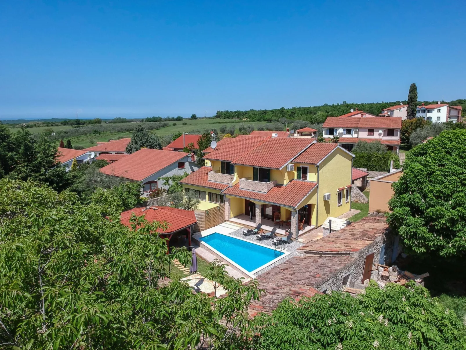 Chiara in Rogivici-Image-tags.info