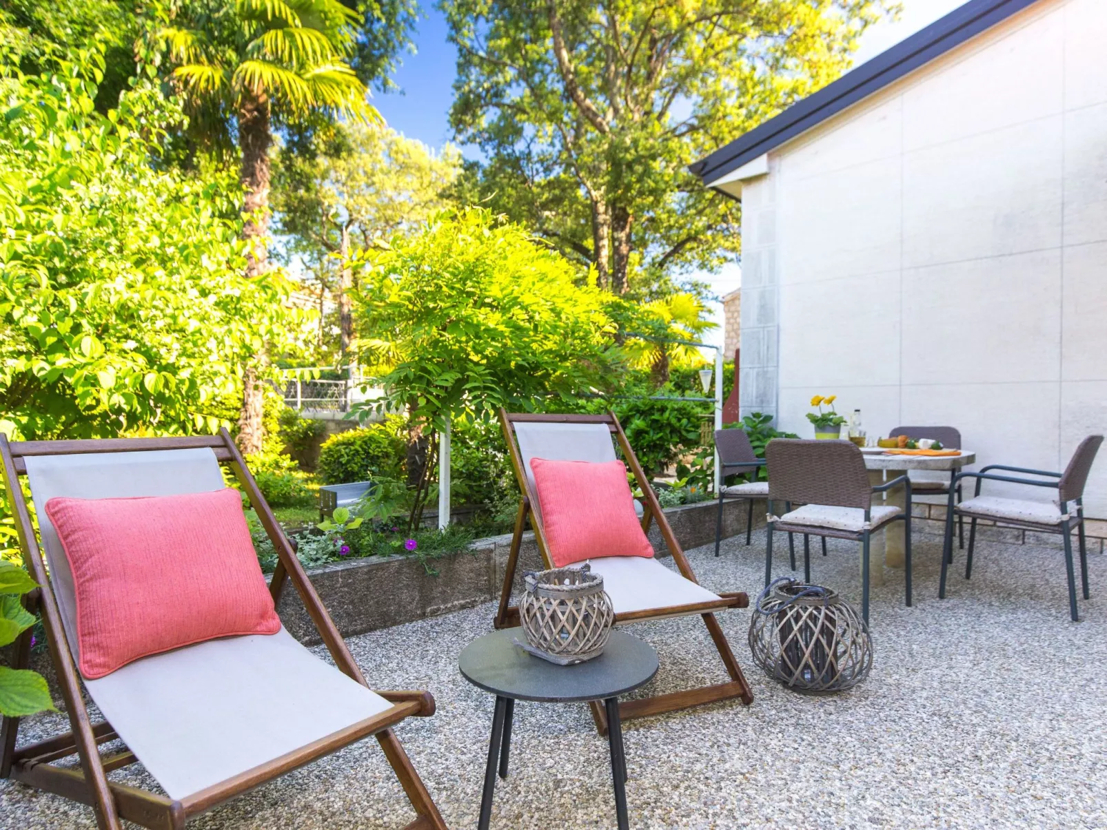 Wohnung "Villa Karmen" direkt am Strand-Draußen