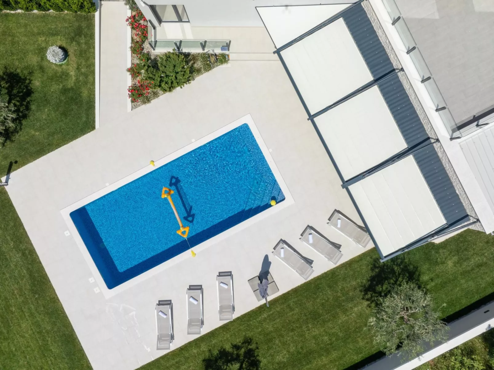Villa EmMa mit 5 Schlafzimmern und beheiztem Pool-Draußen