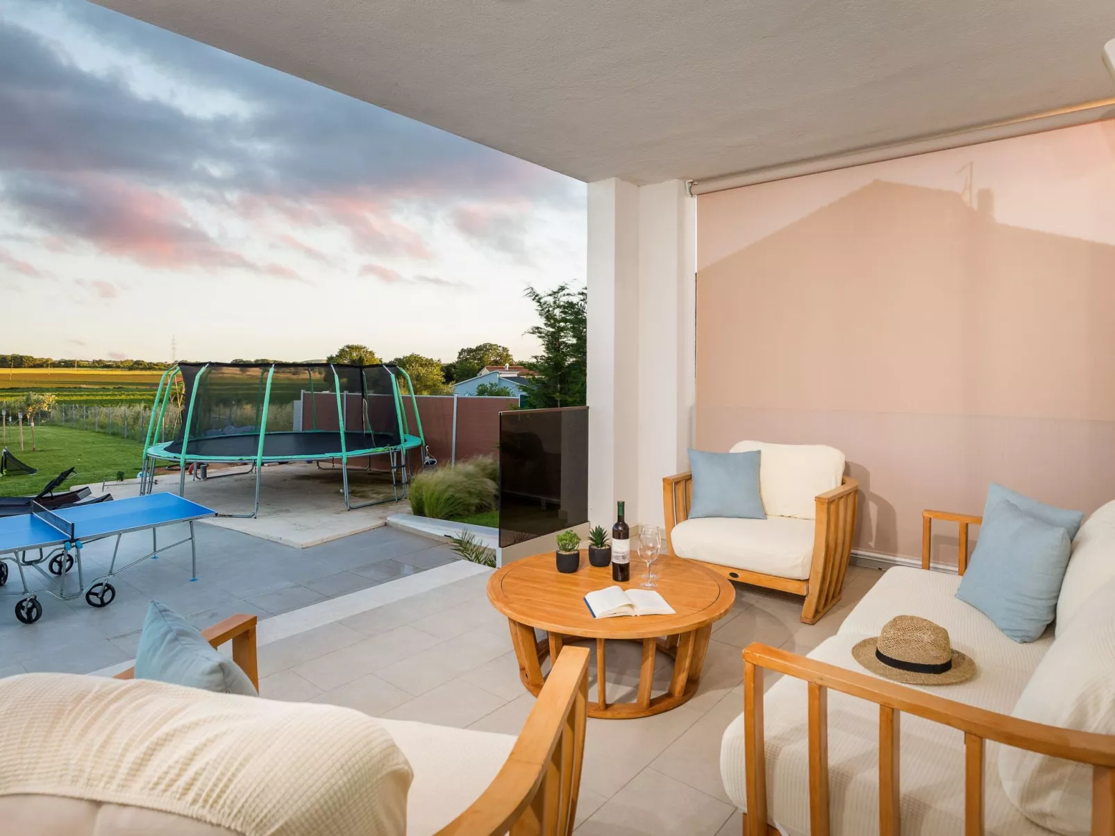 Villa Grofica, beheizter Pool, Taverne, Strandnähe-Dedans