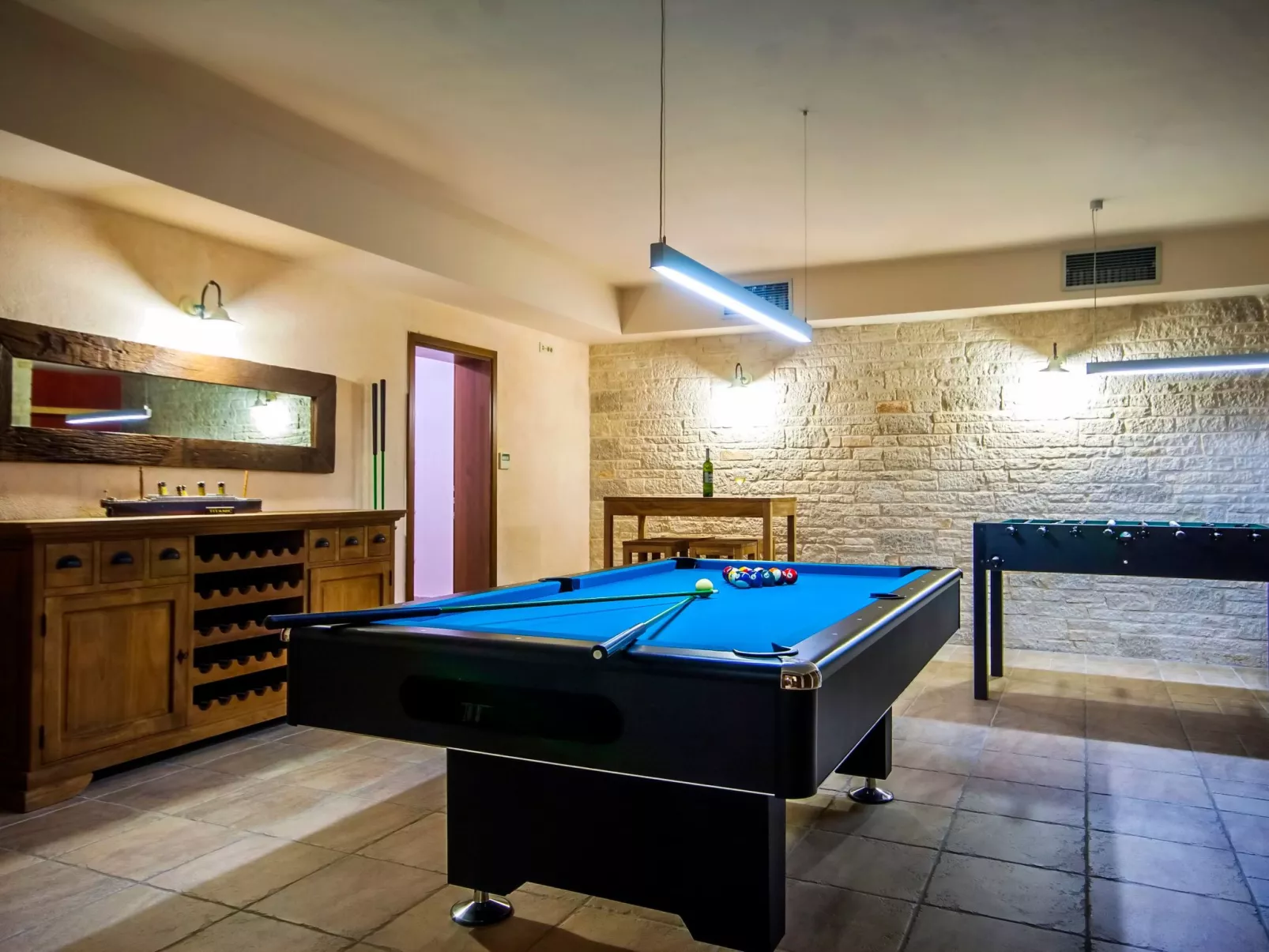 Luxus "Villa Mirna" mit Tennisplatz-Image-tags.info